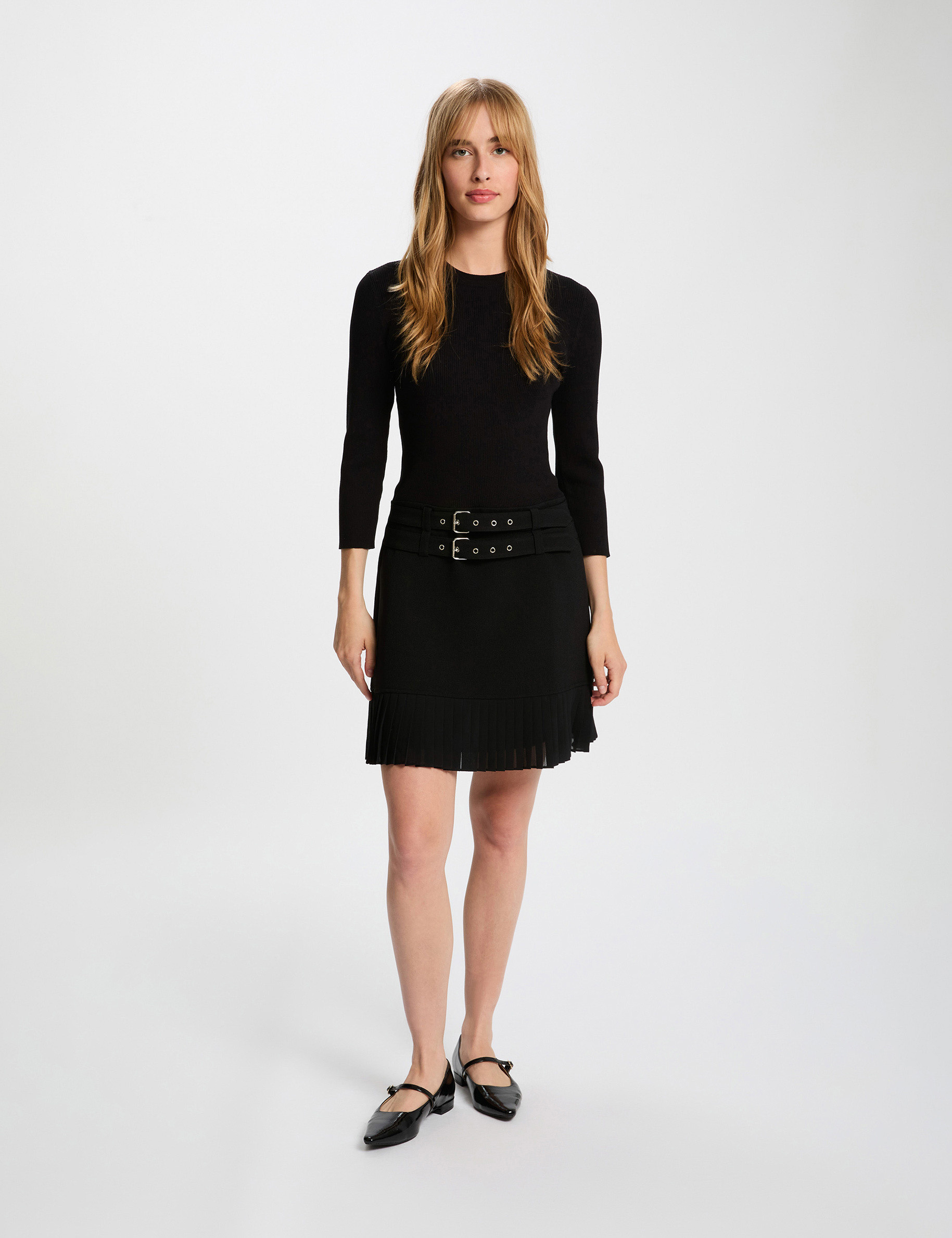 Vestido corto plisado negro mujer