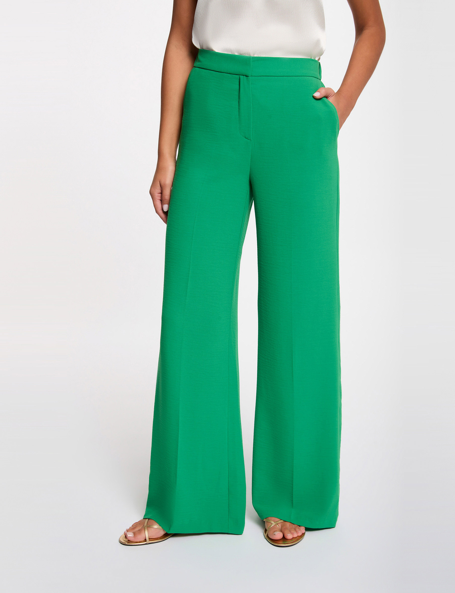 Pantal&oacute;n ancho y fluido verde pradera mujer