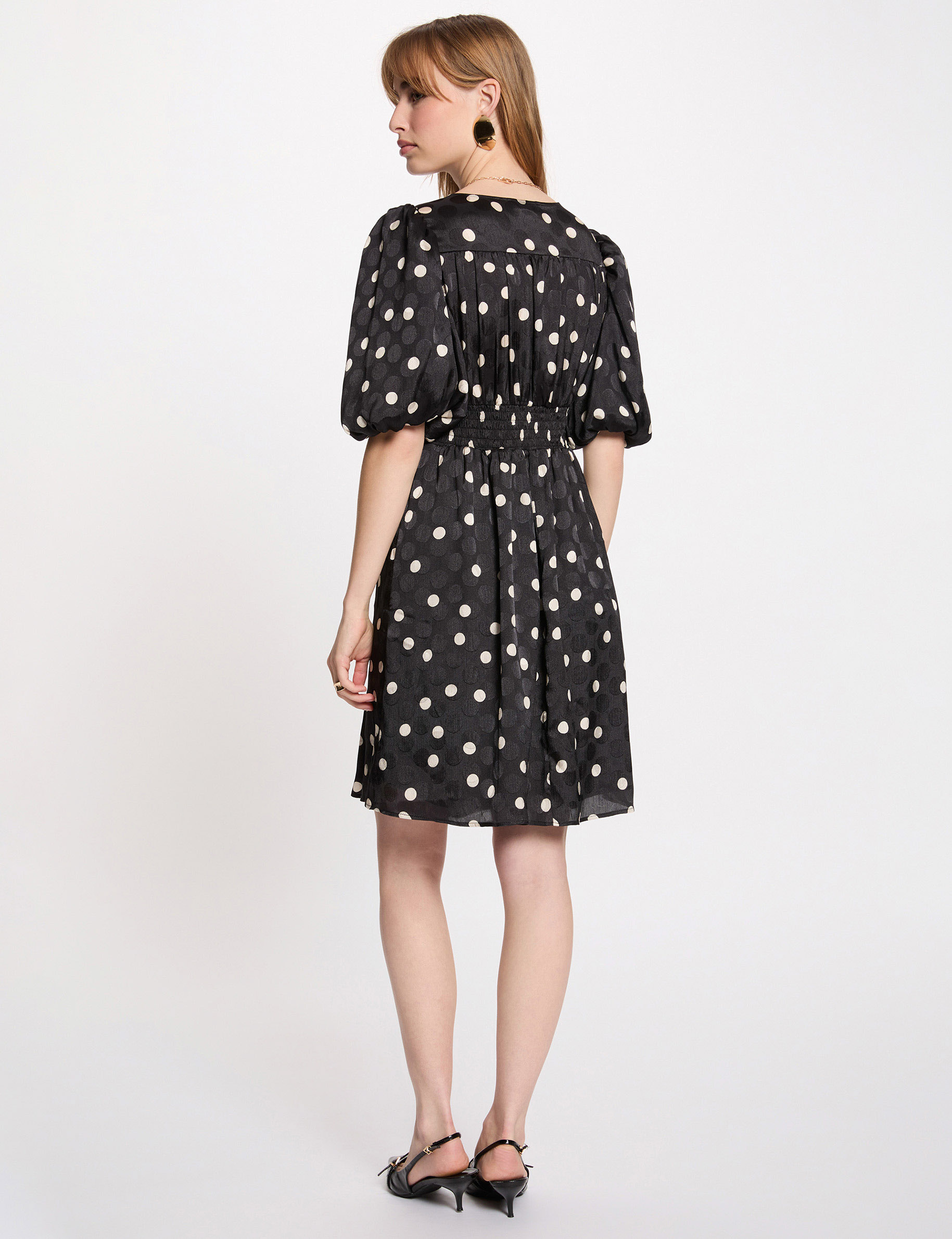 Vestido corto con mangas abullonadas negro mujer