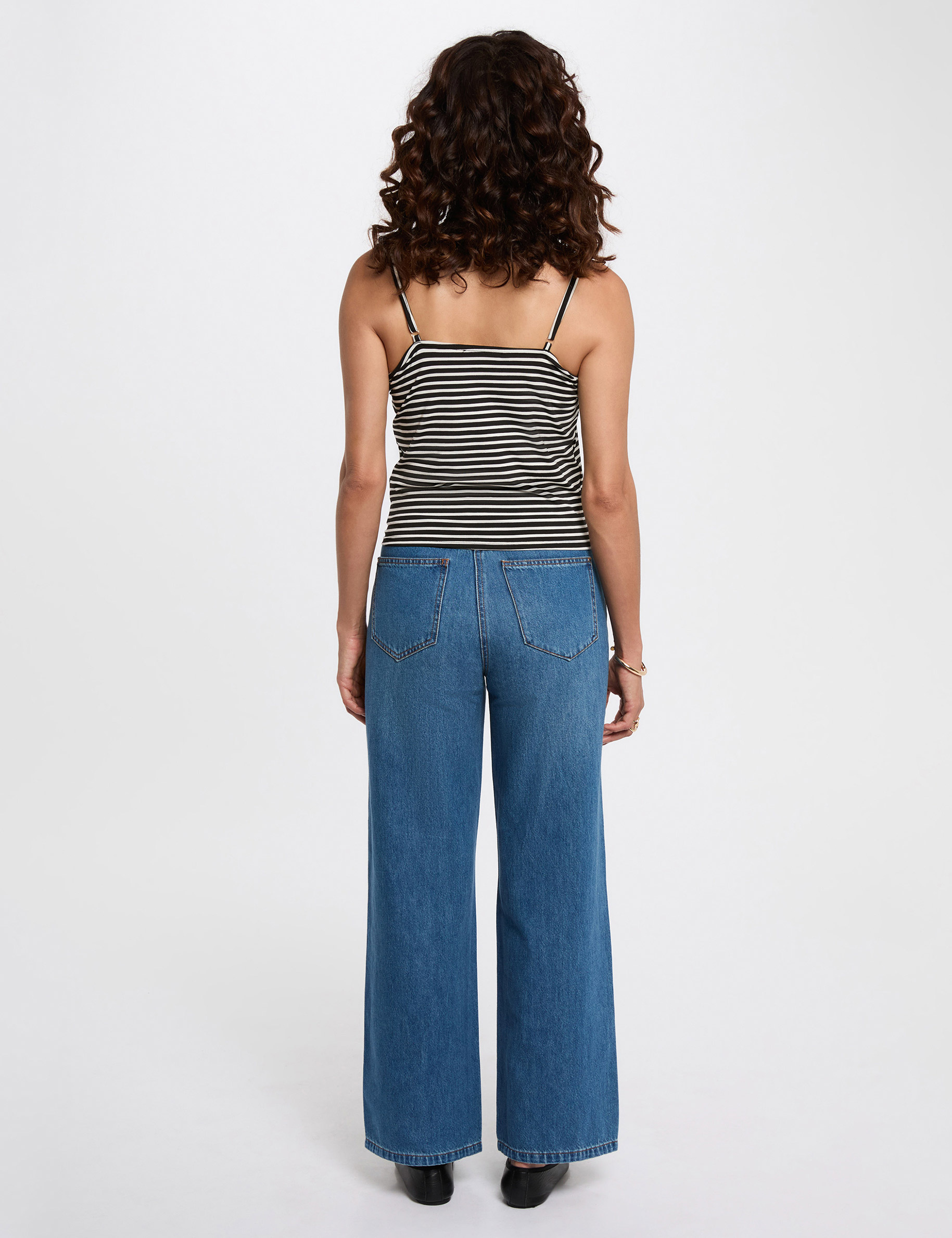 top corto de tirantes con escote en v negro mujer Top corto de tirantes con escote en V negro mujer