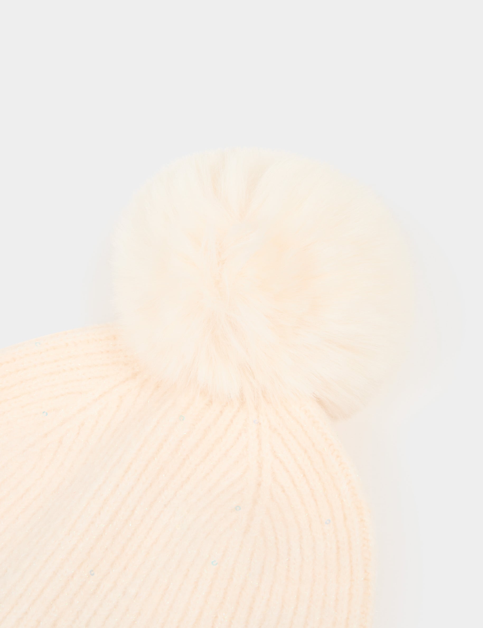 Gorro con hilos metalizados marfil mujer