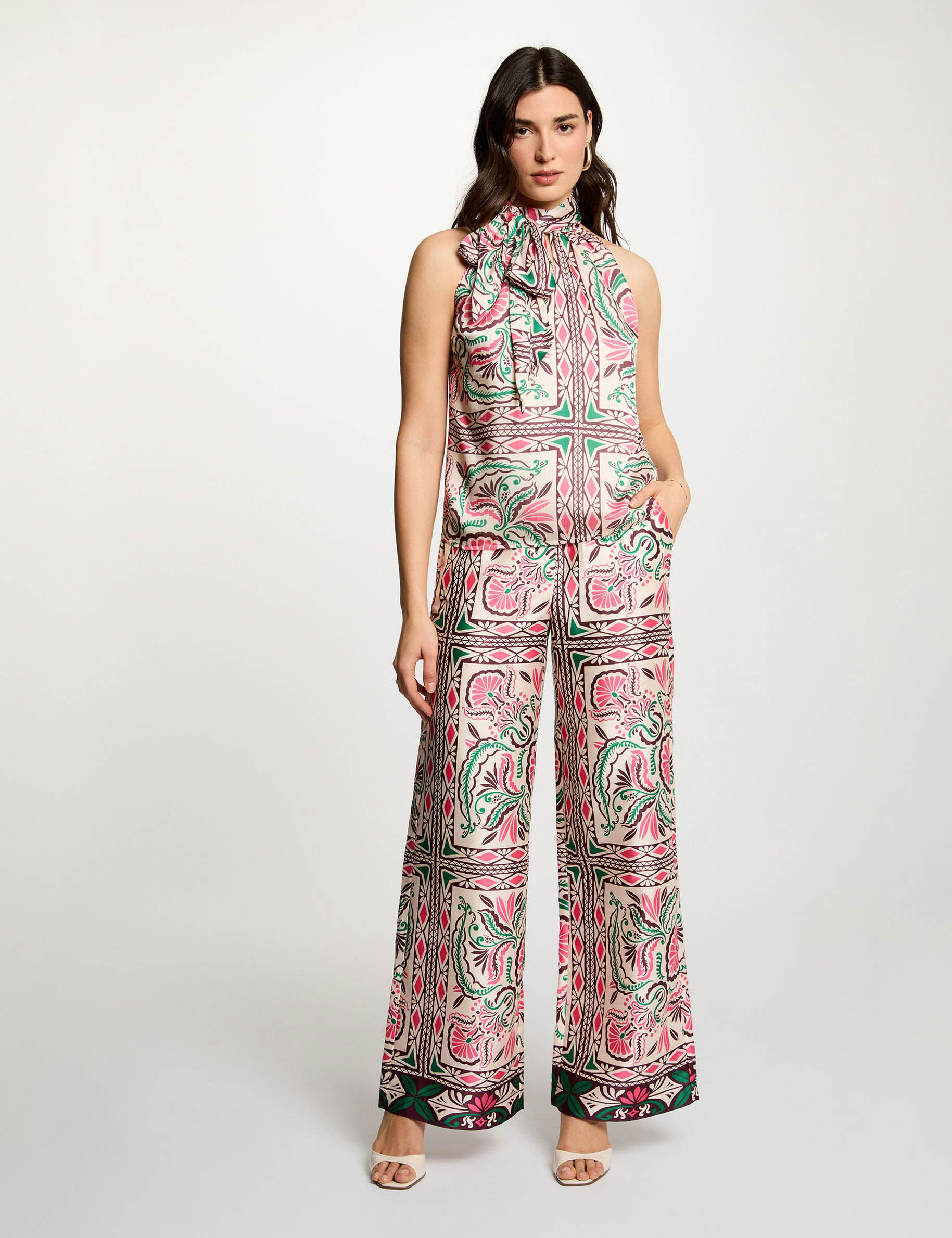 Blusa satinada con cuello alto multicolor mujer