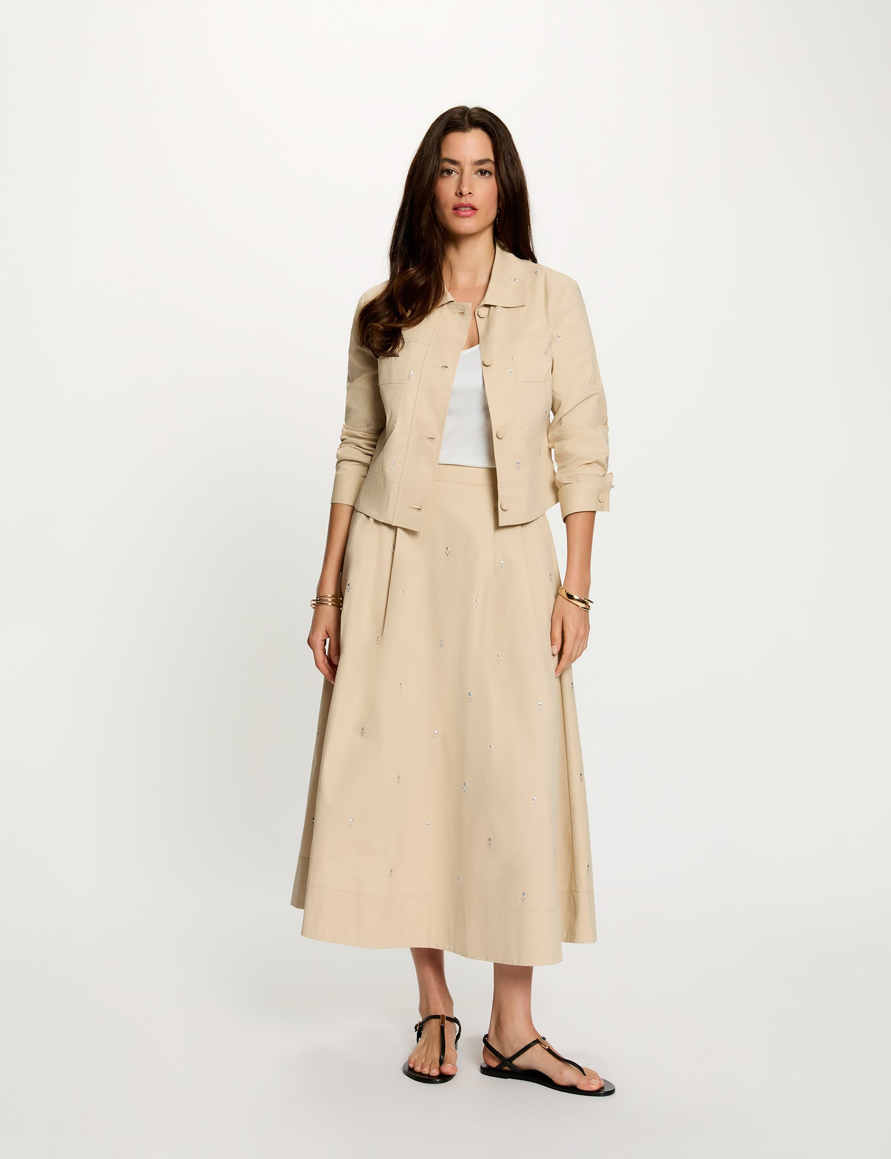 Chaqueta cropped con tachuelas beige mujer