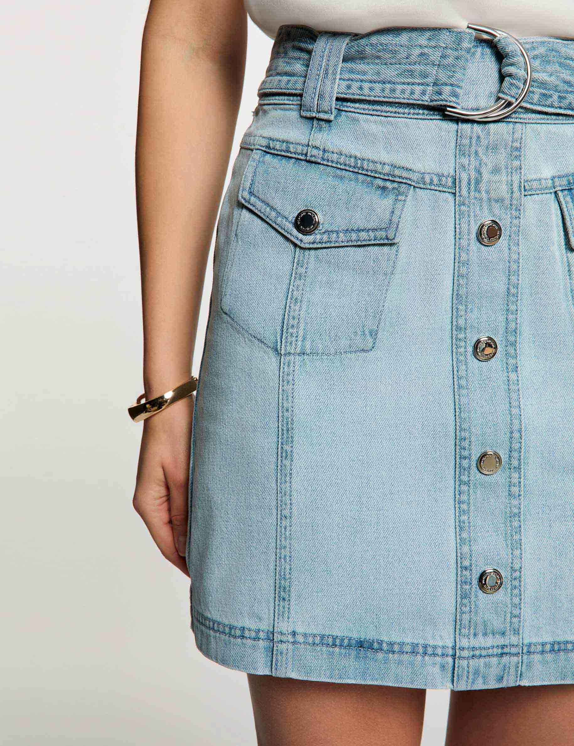 Falda vaquero corta denim descolorido mujer