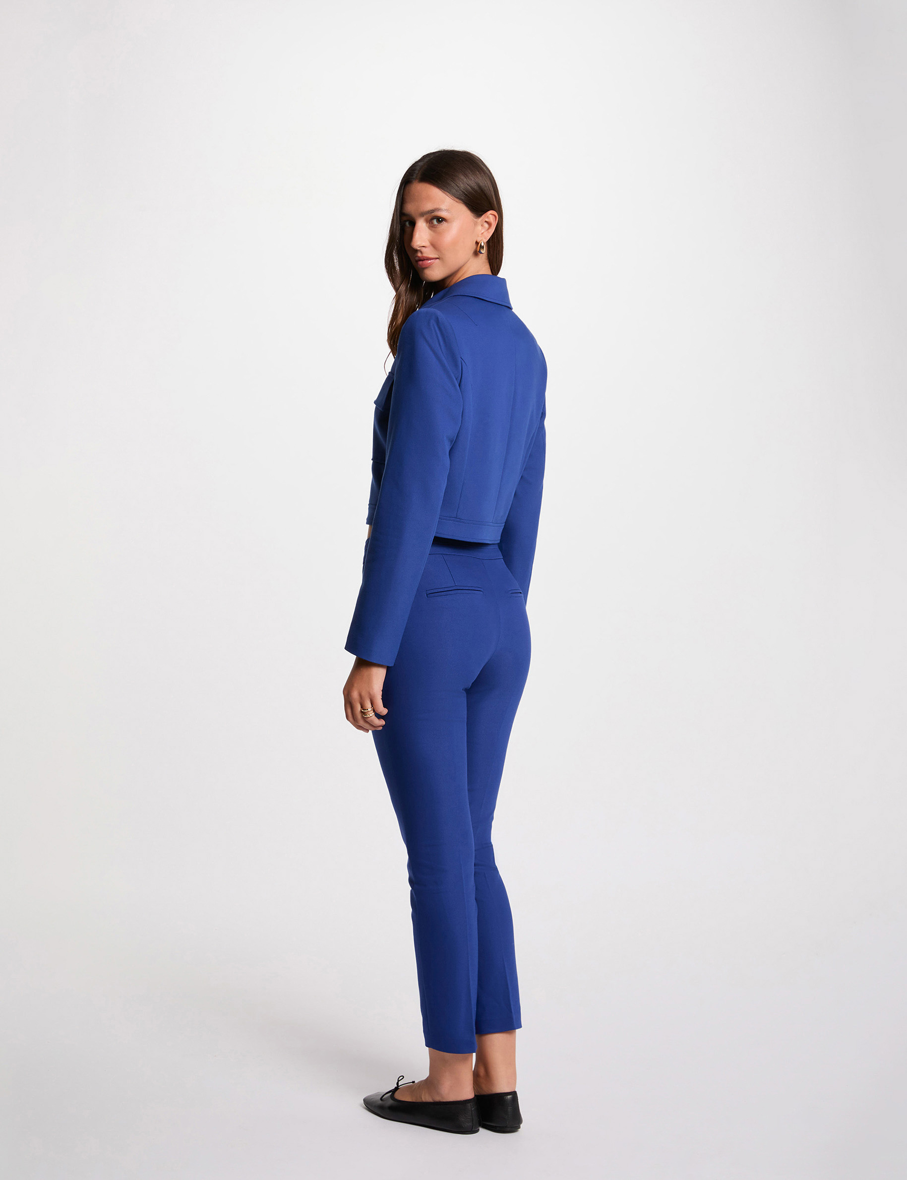 chaqueta corta abotonada azul electrico mujer Chaqueta corta abotonada azul eléctrico mujer