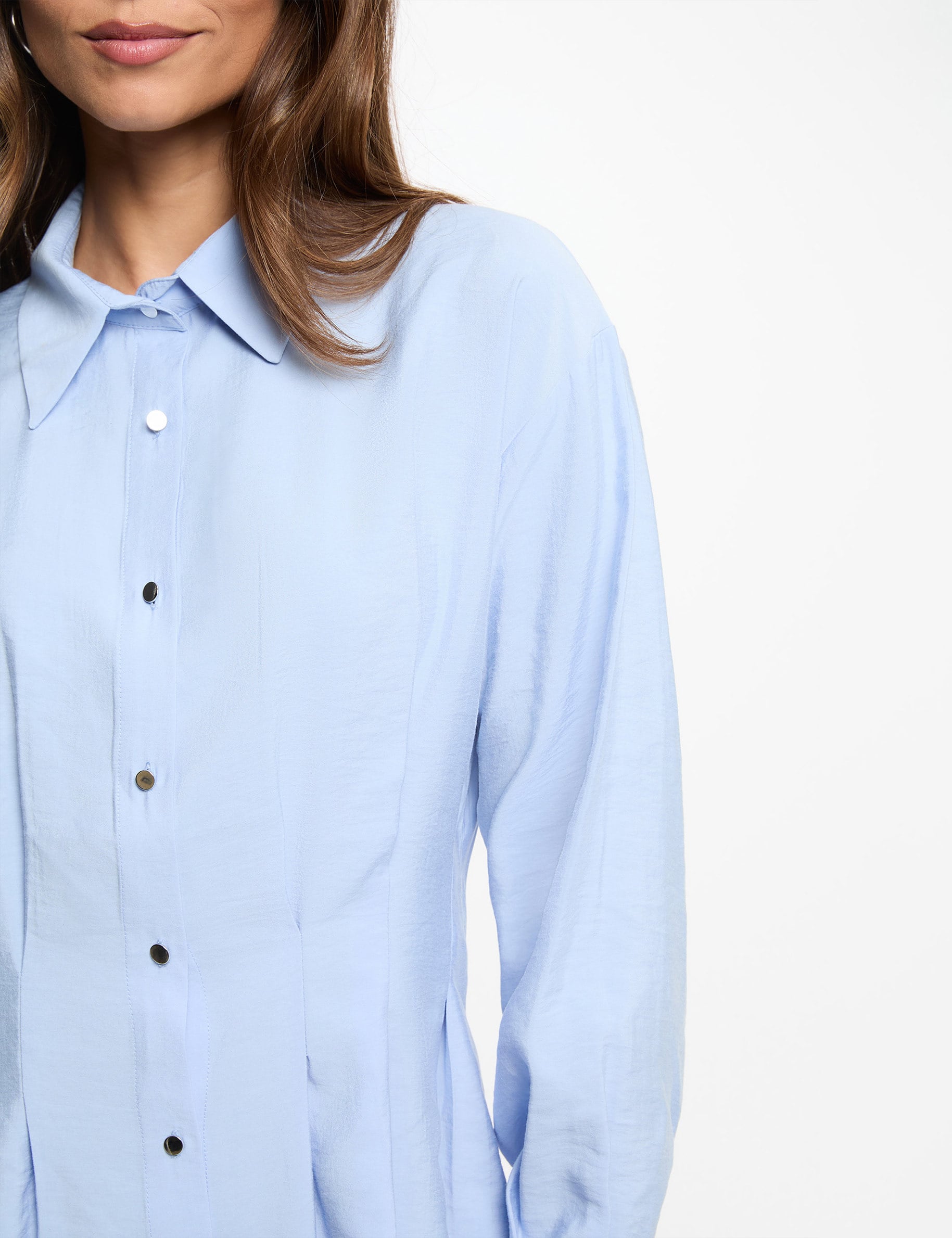 Vestido camisero con pliegues azul cielo mujer