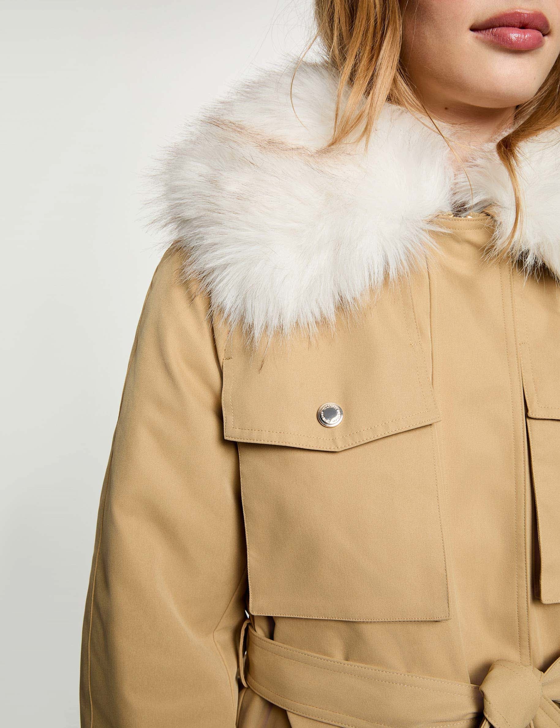 Parka con cuello alto beige mujer