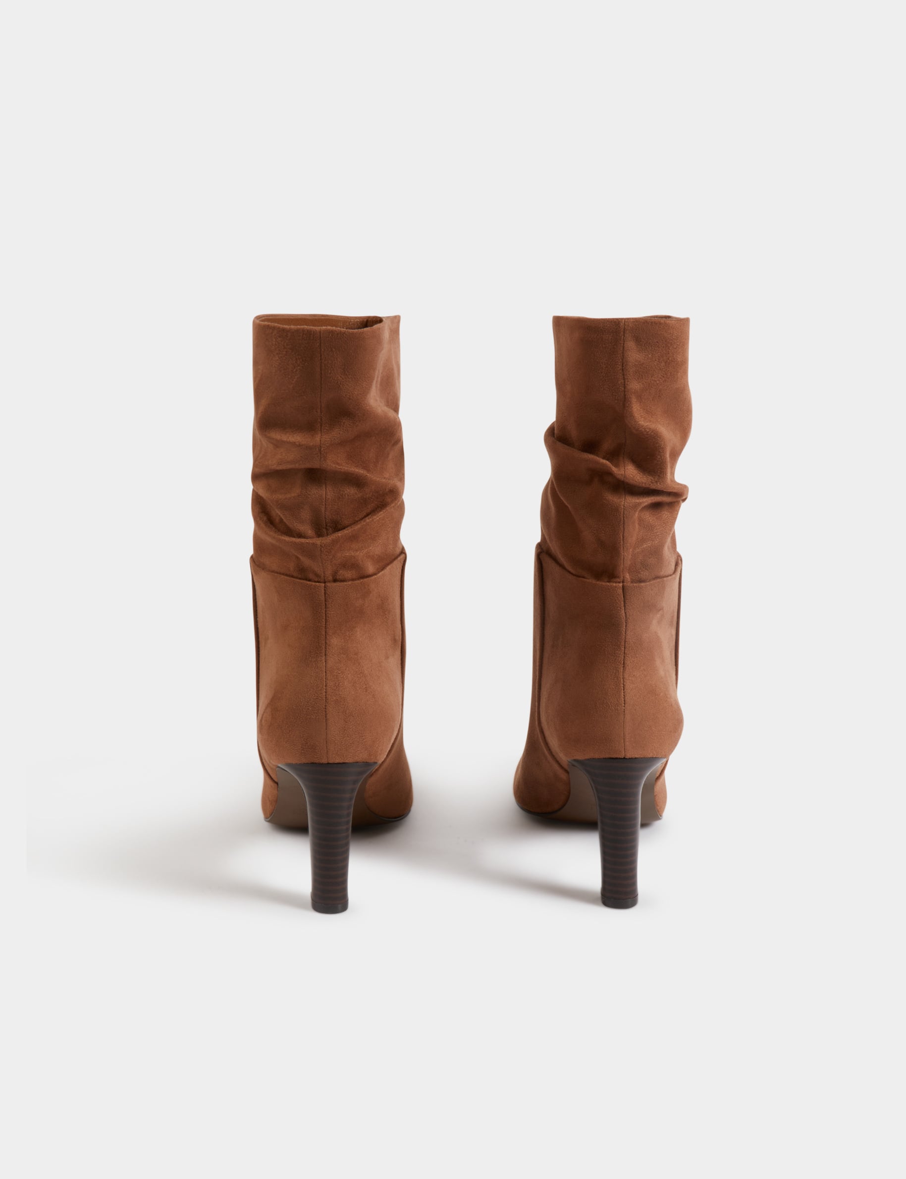 Bota fruncida beige mujer