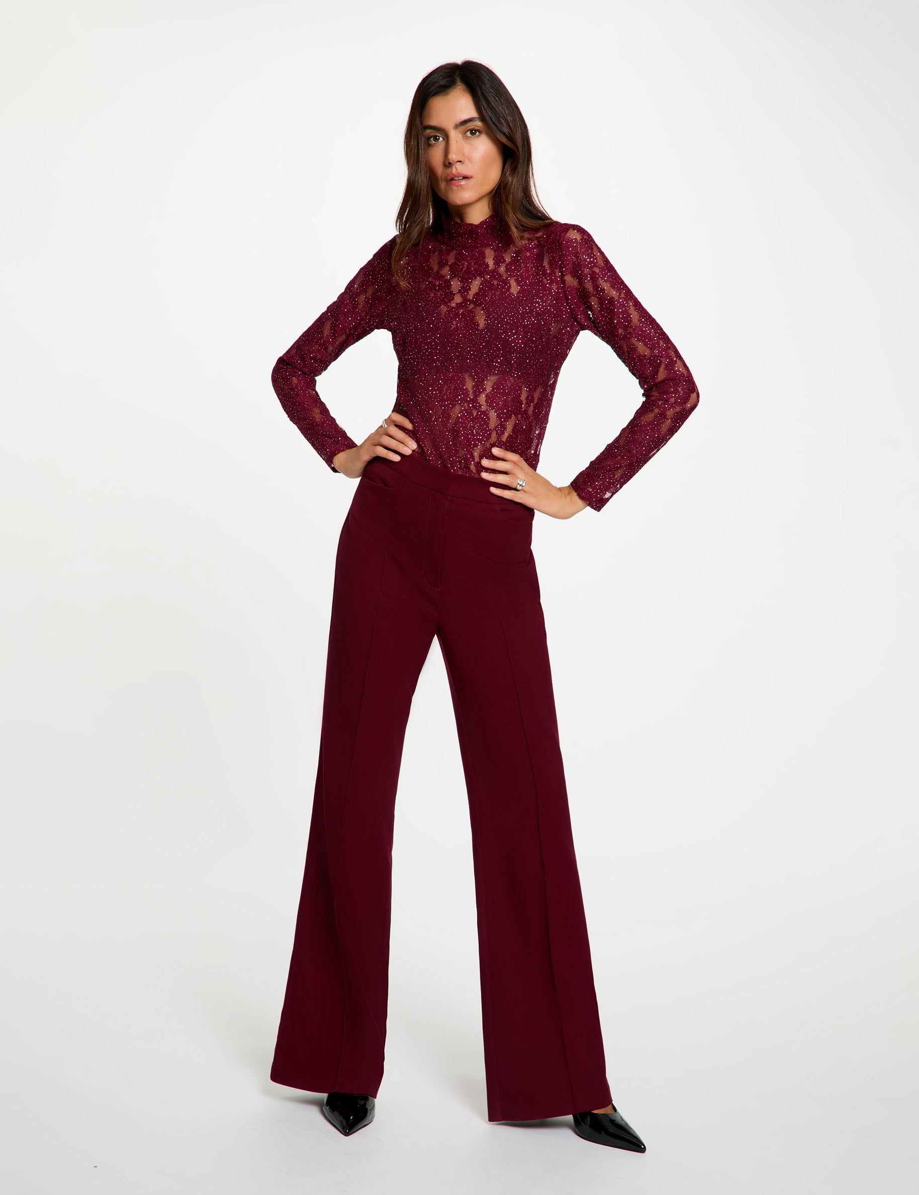 Pantal&oacute;n boot-cut burdeos mujer
