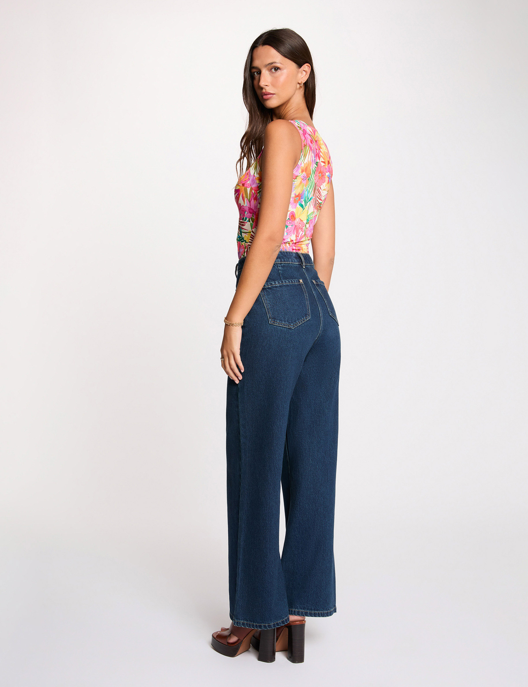 Camiseta ajustada cuello coraz&oacute;n multicolor mujer