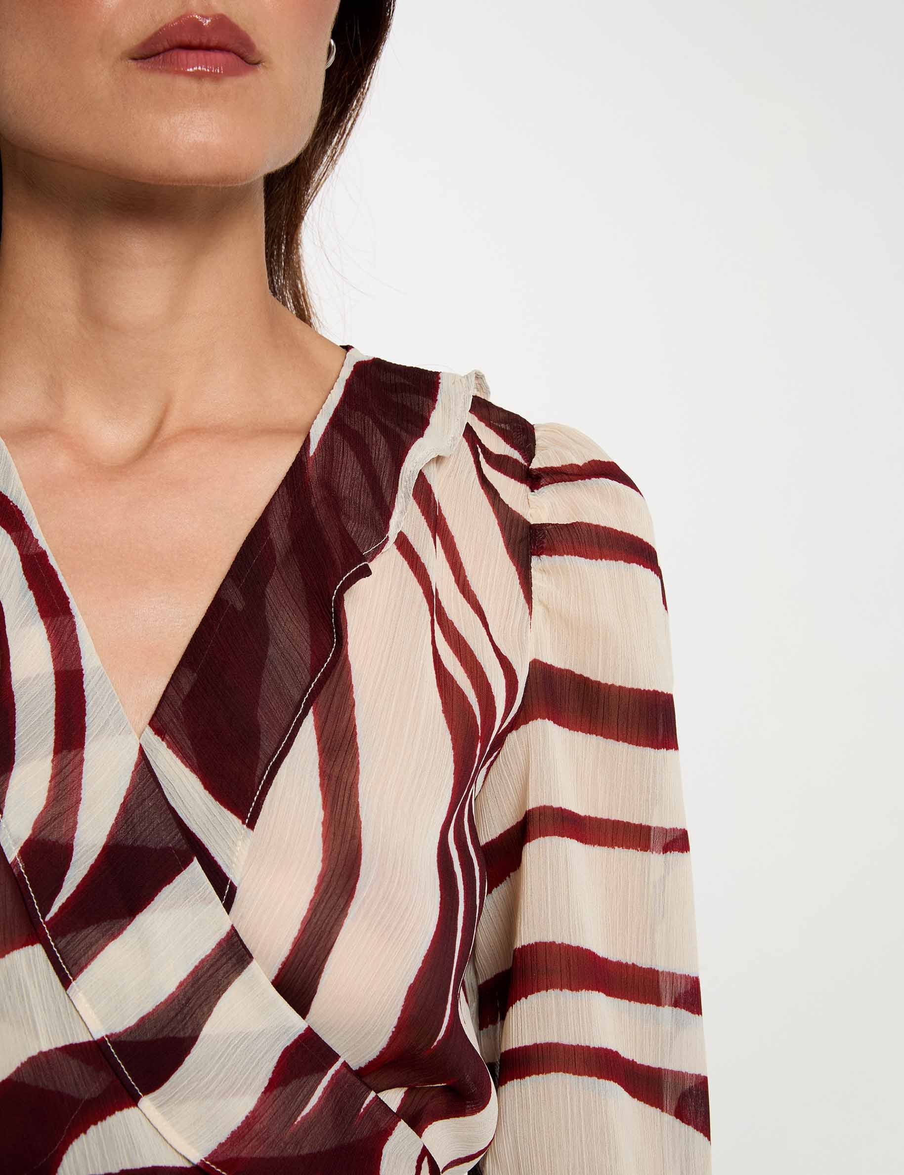 Vestido corto con cuello en V multicolor mujer