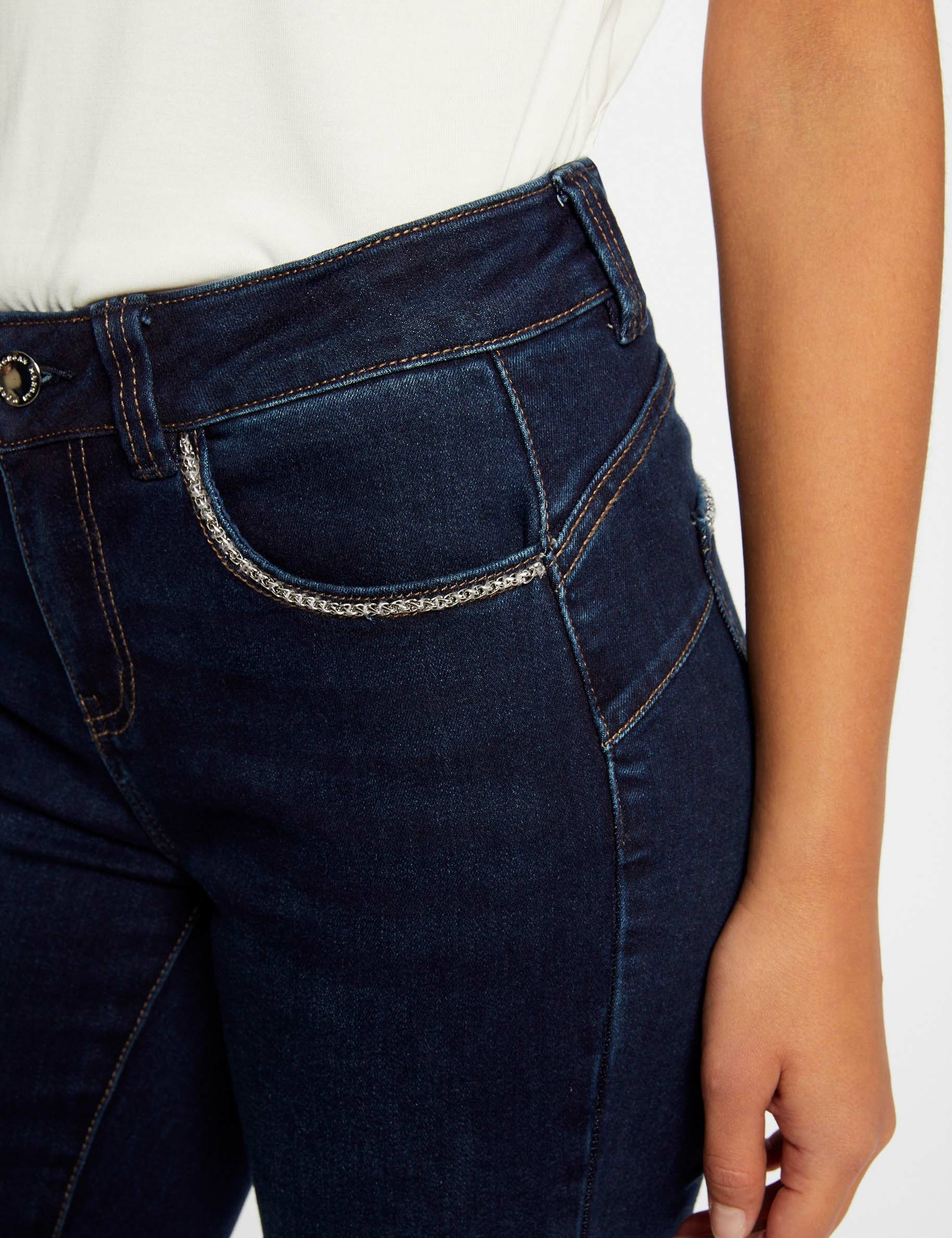 vaquero slim con detalles de cadena vaquero en bruto mujer Vaquero slim con detalles de cadena vaquero en bruto mujer
