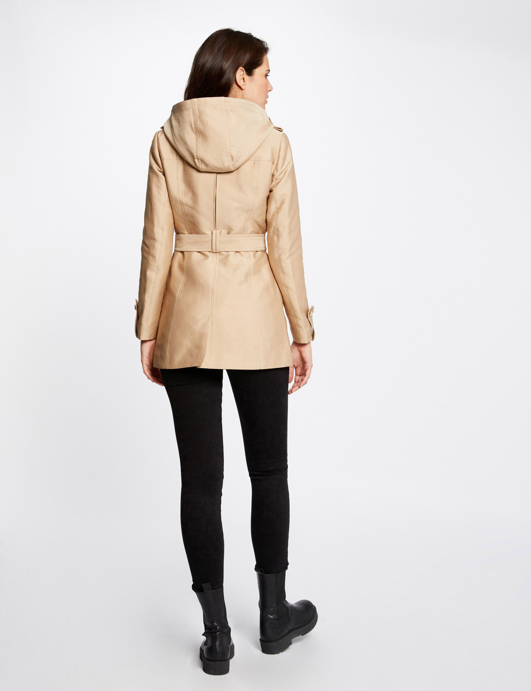 gabardina recta con cinturon y capucha camel mujer Gabardina recta con cinturón y capucha cámel mujer
