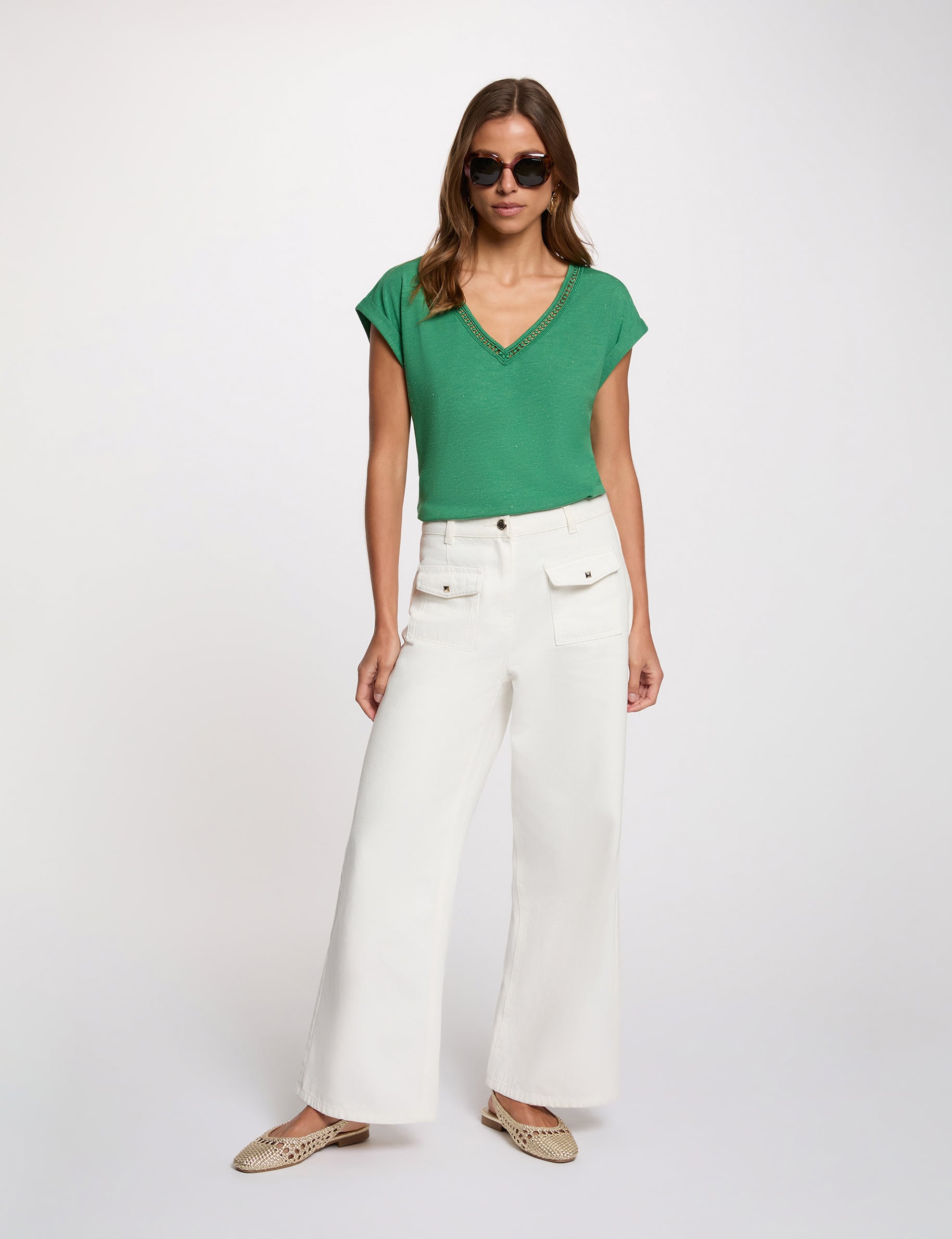 Camiseta brillante cuello v verde pradera mujer