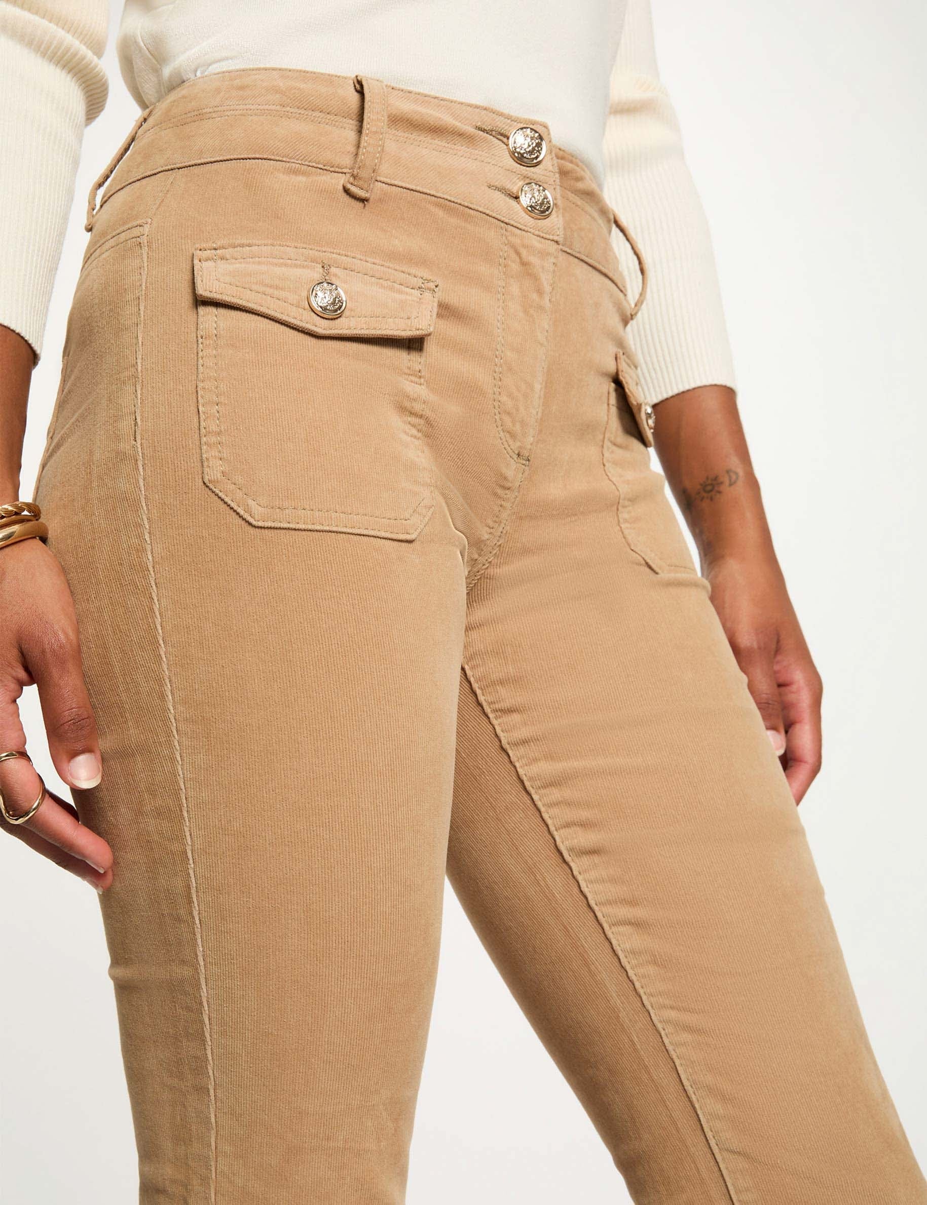 Pantal&oacute;n ajustado terciopelo arena mujer