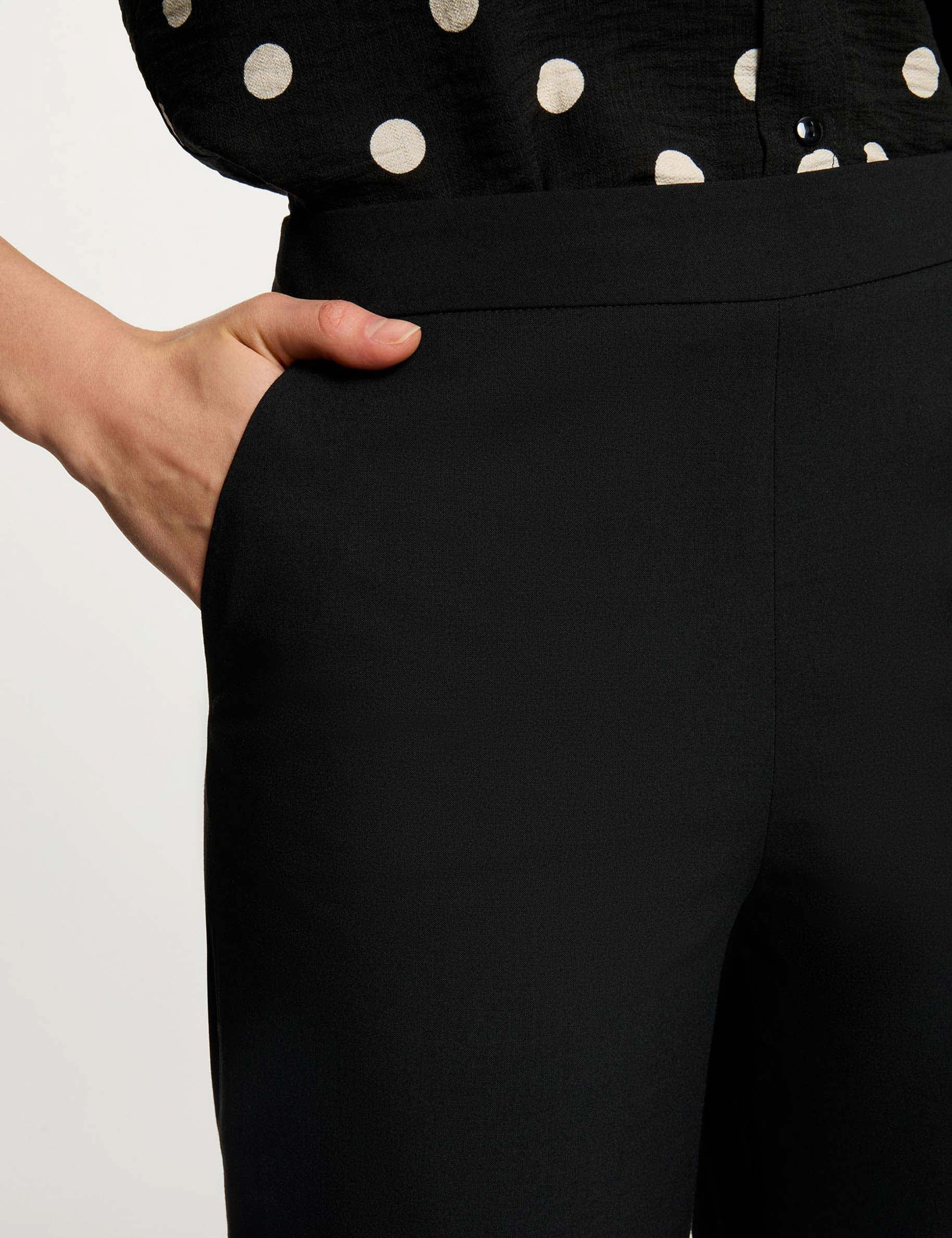 Pantal&oacute;n ancho de tiro alto negro mujer