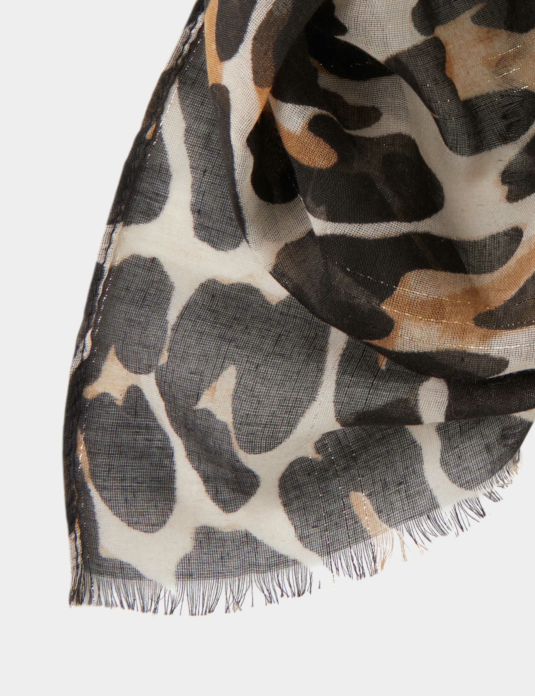 fular estampado animal marron mujer Fular estampado animal marrón mujer