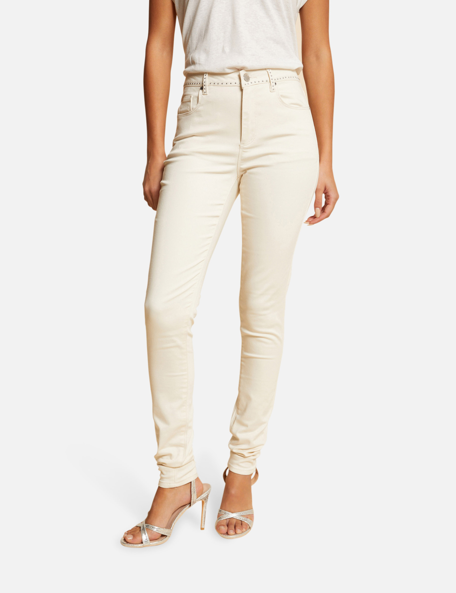 Pantalón slim con tachuelas marfil mujer Pantalón slim con tachuelas marfil mujer