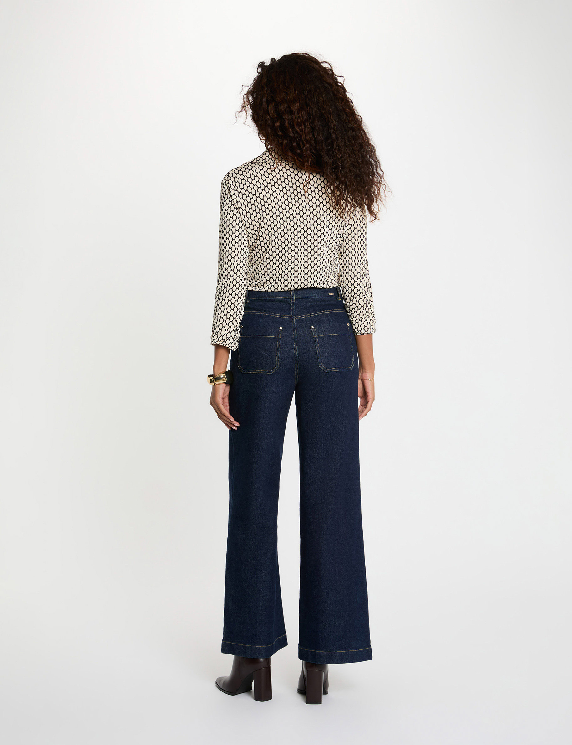 Camisa recta con cuello vuelto negro mujer