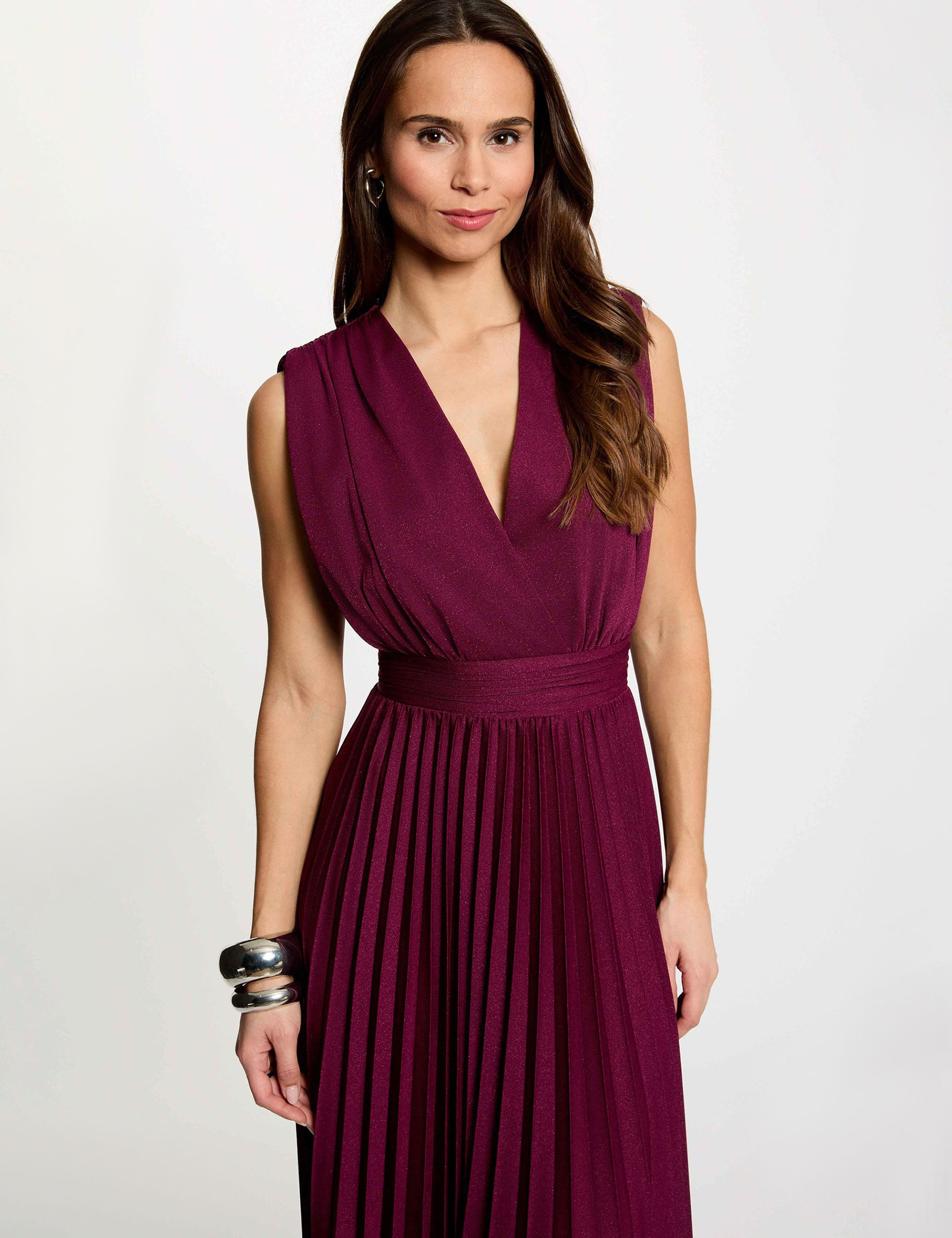 Vestido largo recto plisado ciruela mujer