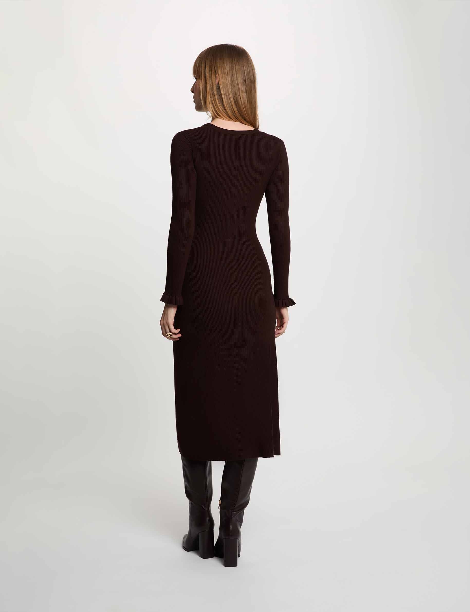 Vestido largo de punto con cuello v marr&oacute;n oscuro mujer