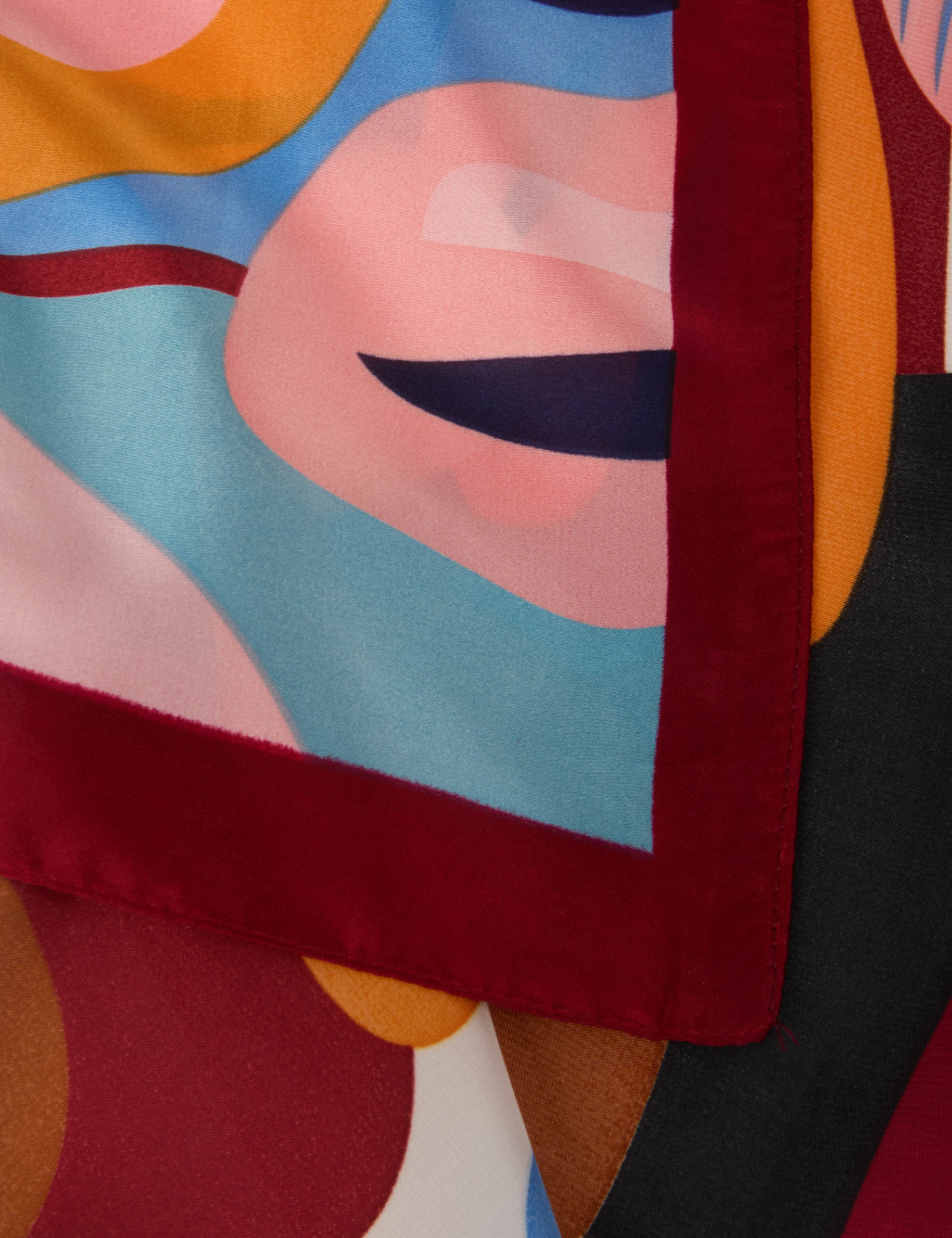 Pa&ntilde;uelo satinado estampado multicolor mujer