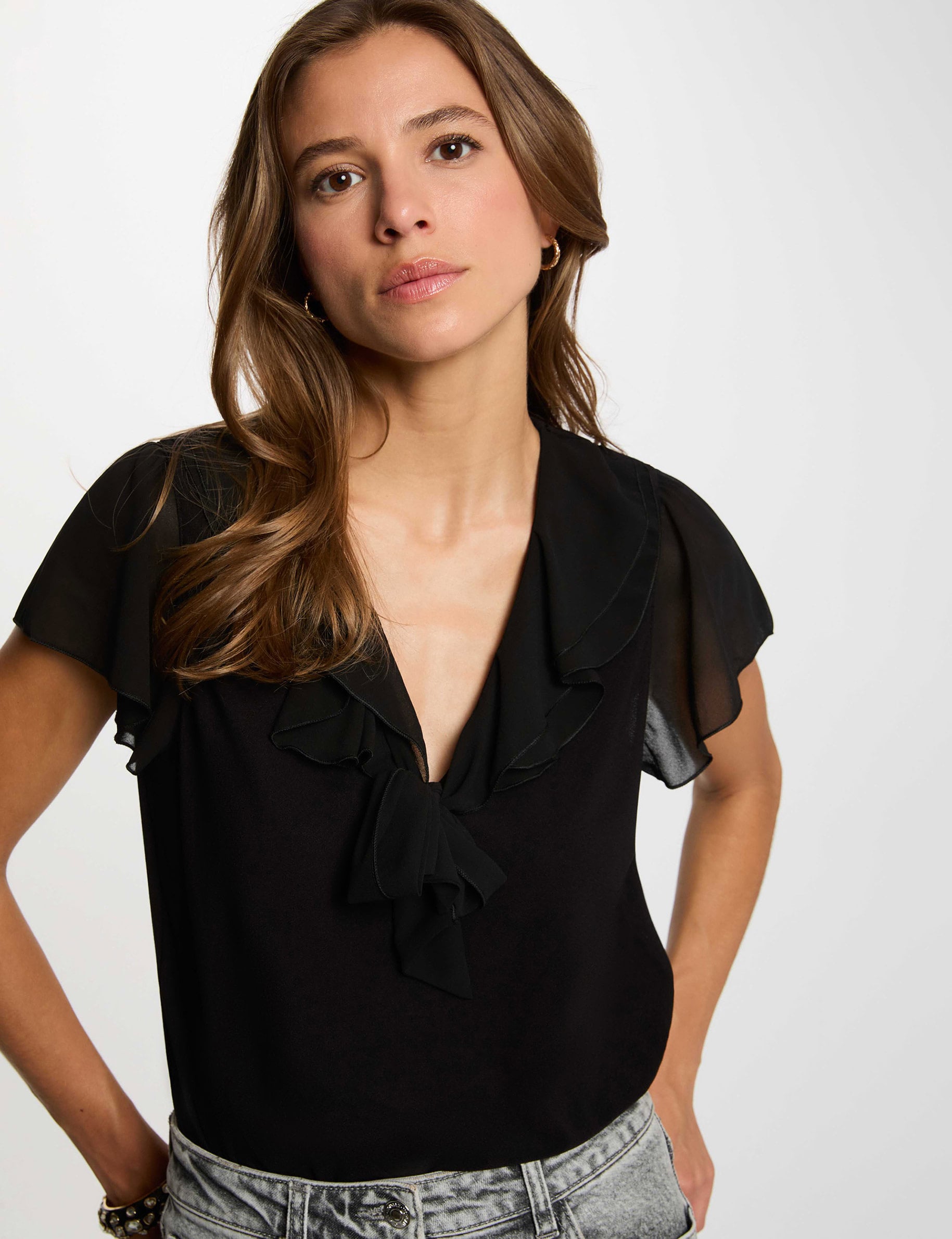 Camiseta con cuello lazada negro mujer