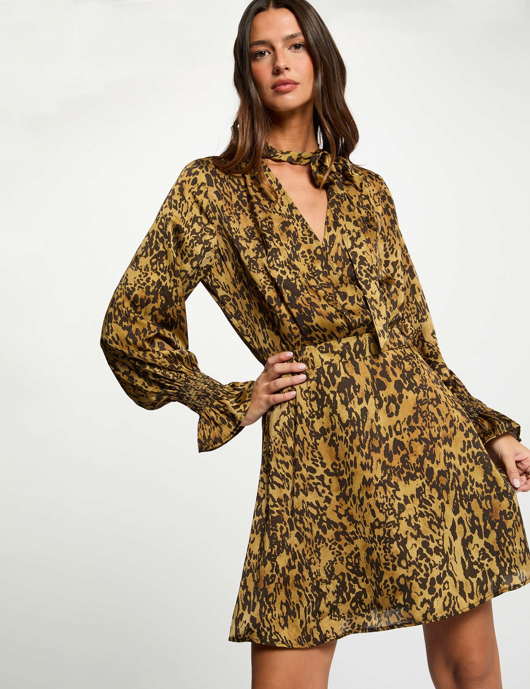Vestido corto satinado multicolor mujer