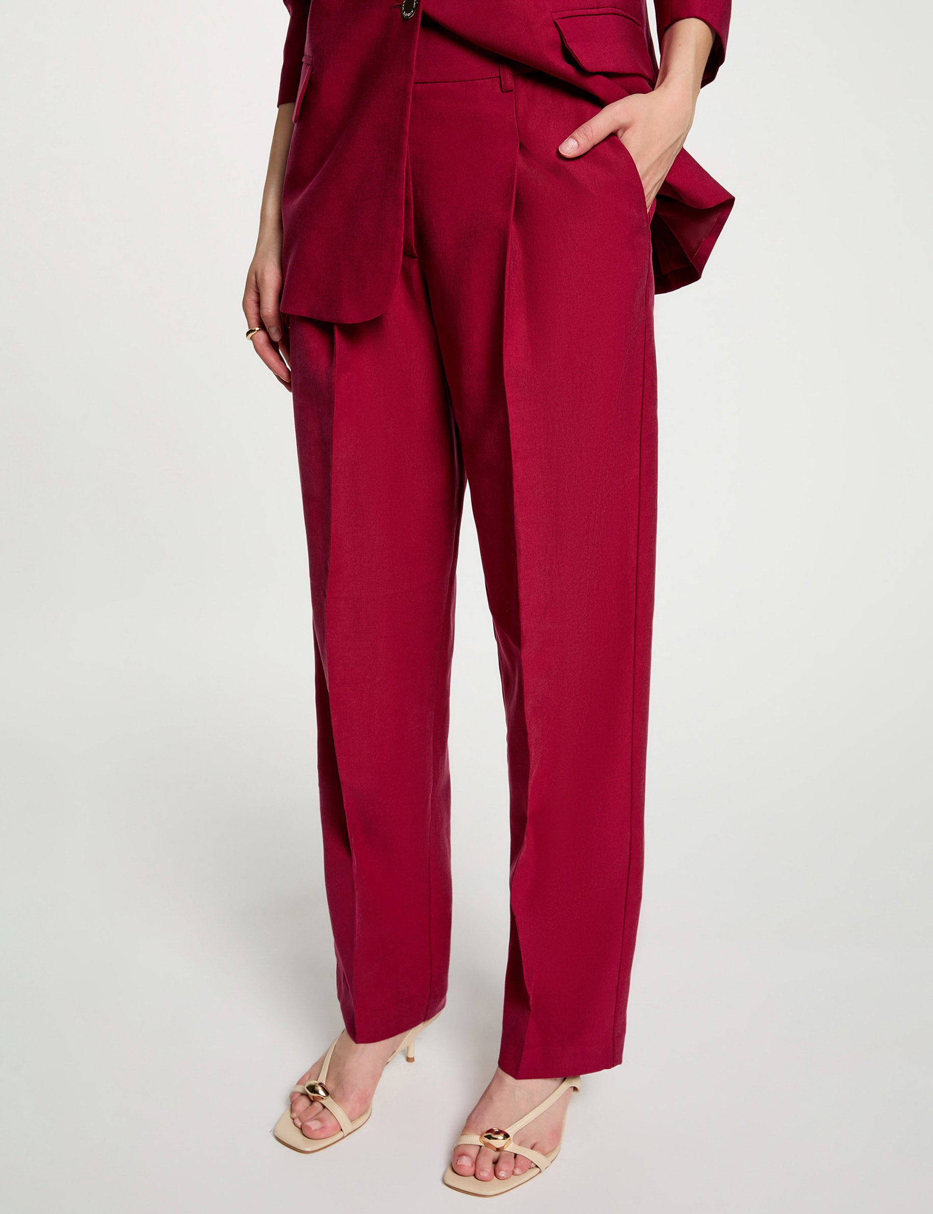 Pantal&oacute;n de tiro alto burdeos mujer