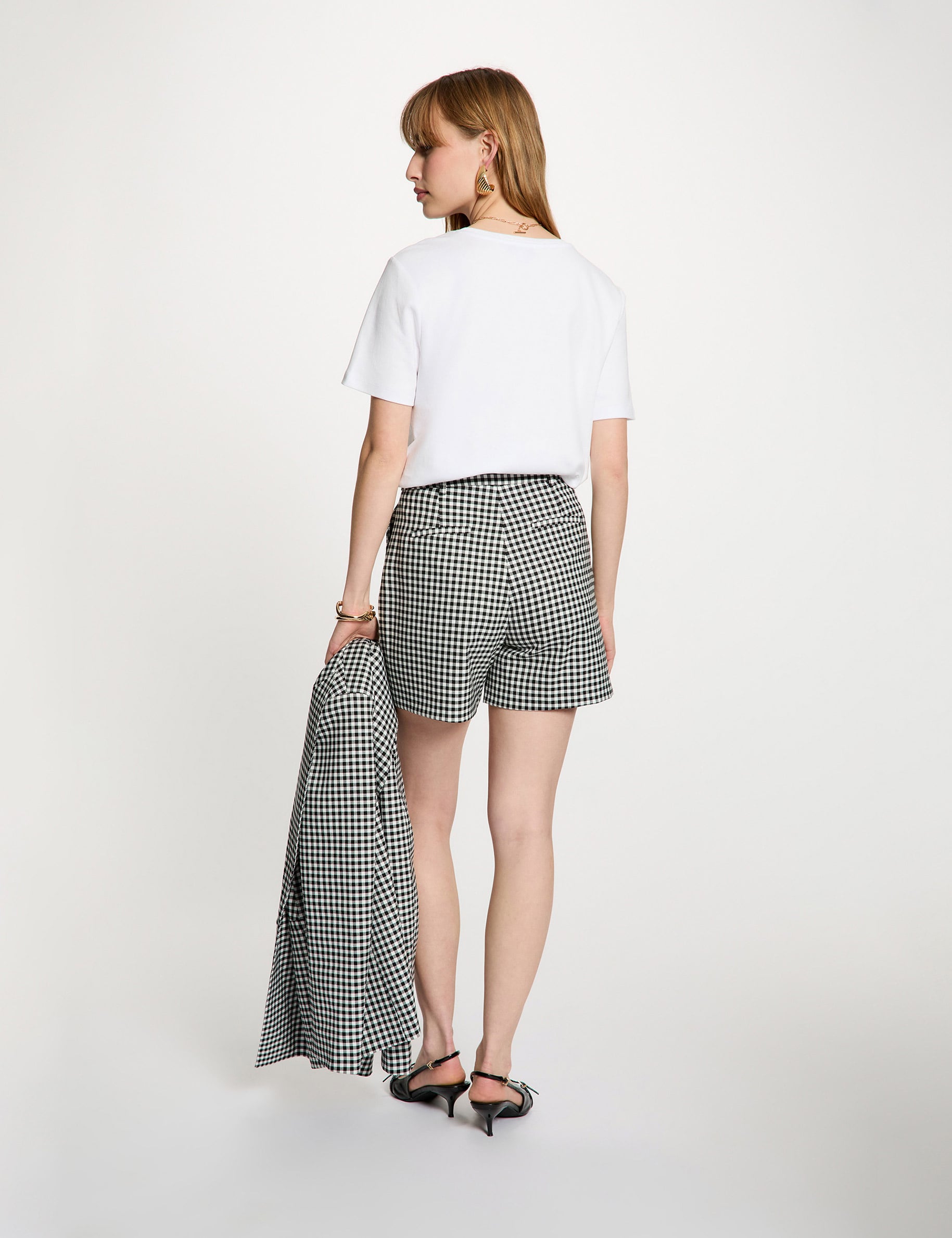 Pantal&oacute;n corto de tiro alto negro mujer