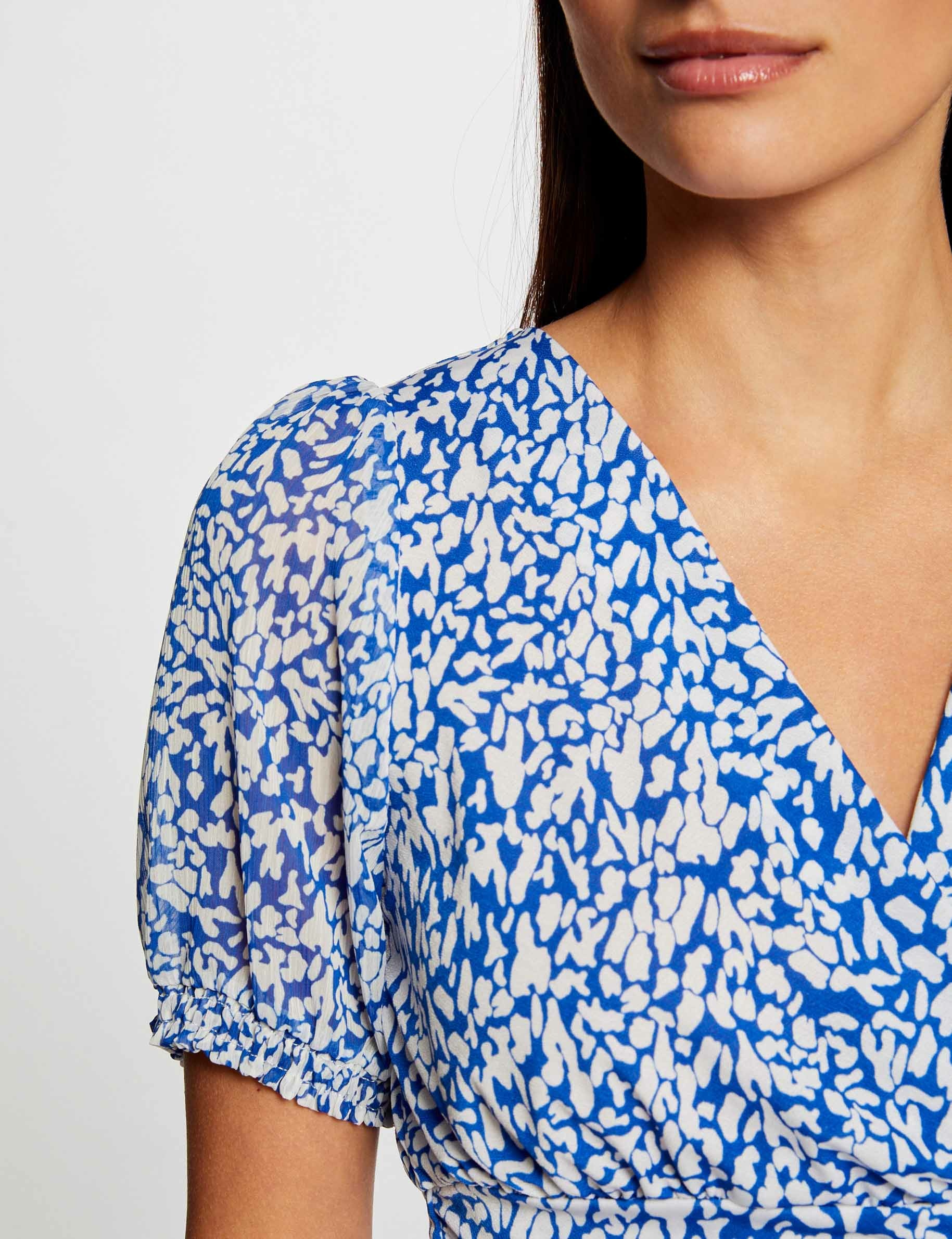 Camiseta manga corta estampado abstracto azul mujer