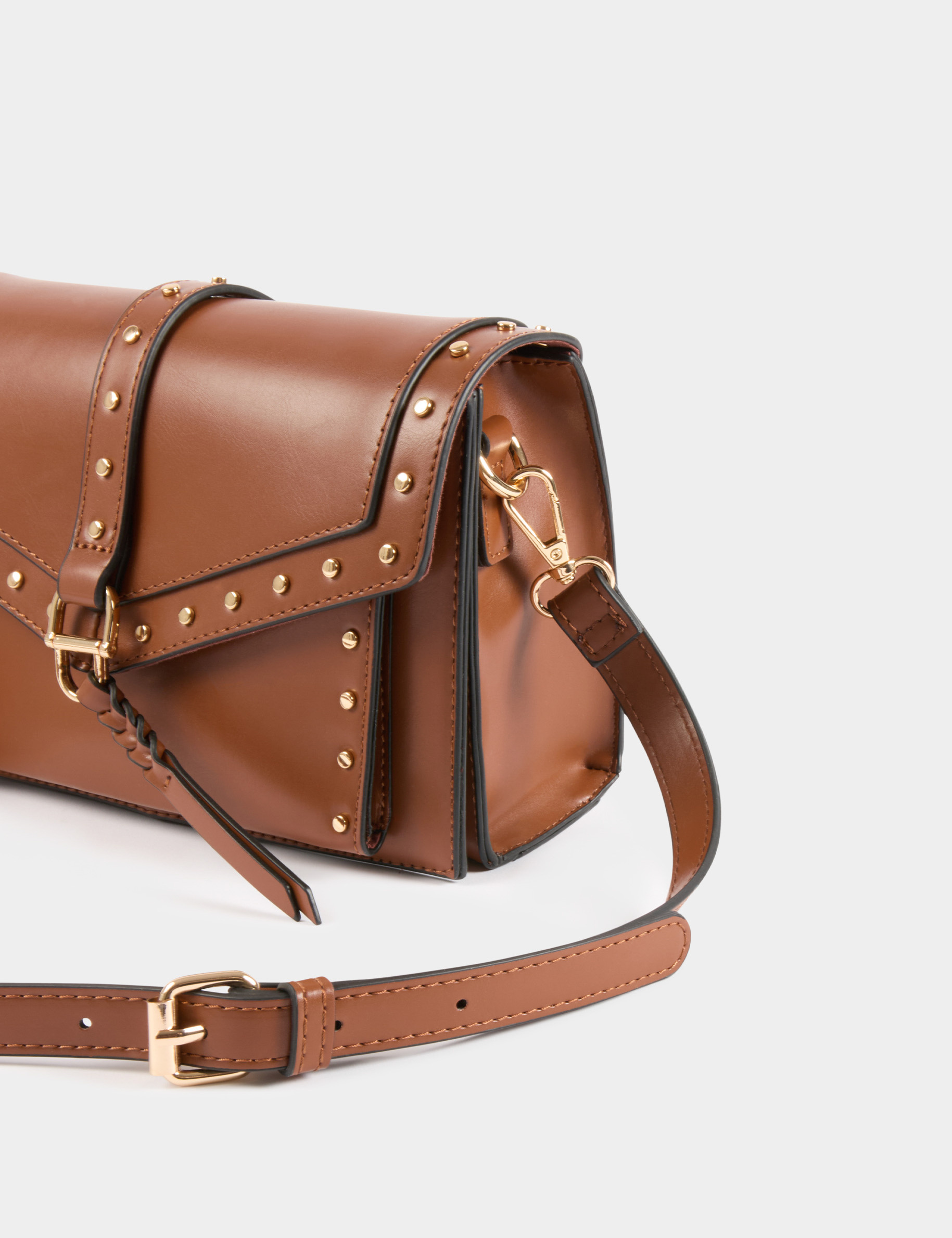 bolso con tachuelas marron mujer Bolso con tachuelas marrón mujer