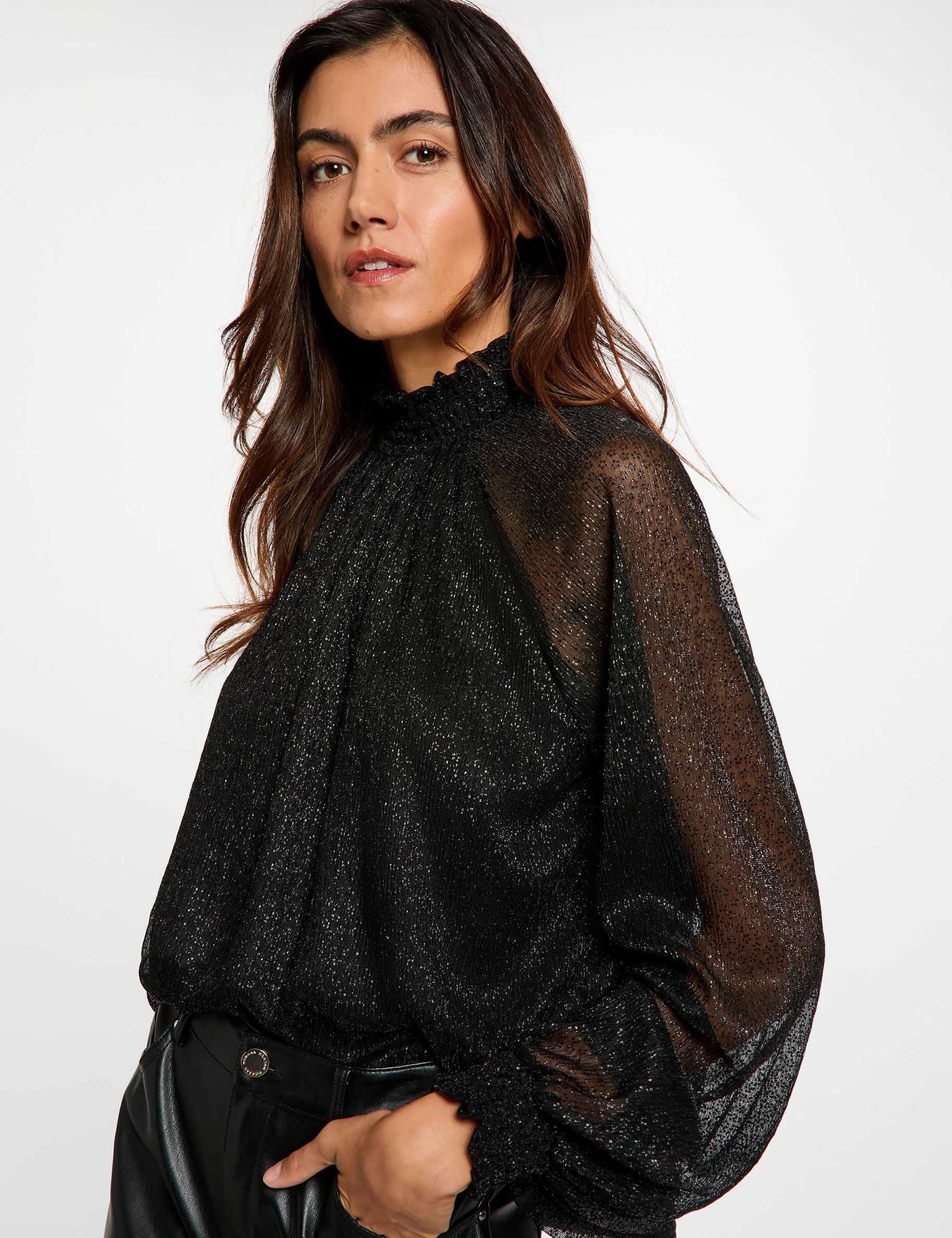 Blusa de cuello alto negro mujer