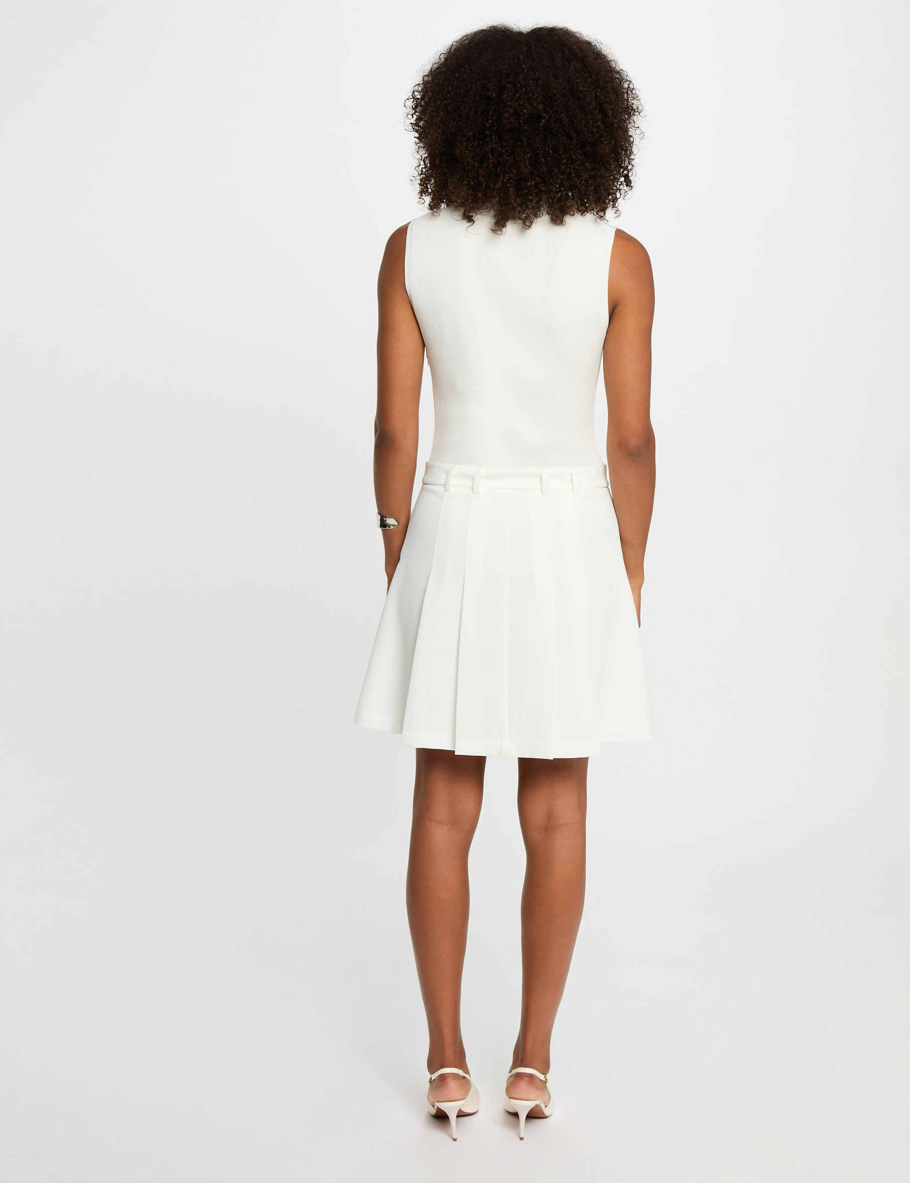 vestido corto recto plisado blanco mujer Vestido corto recto plisado blanco mujer
