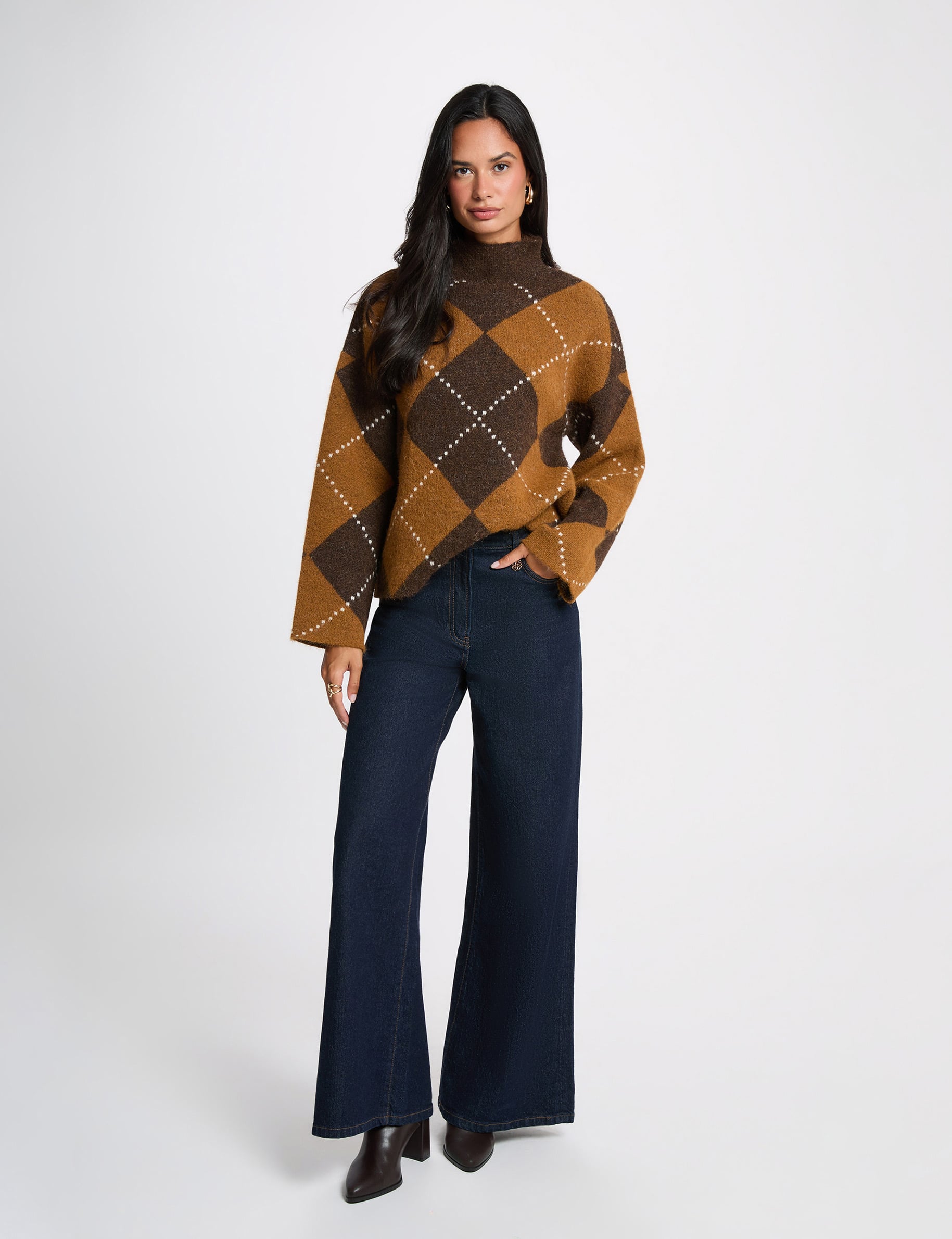 Jersey de cuello alto marr&oacute;n mujer