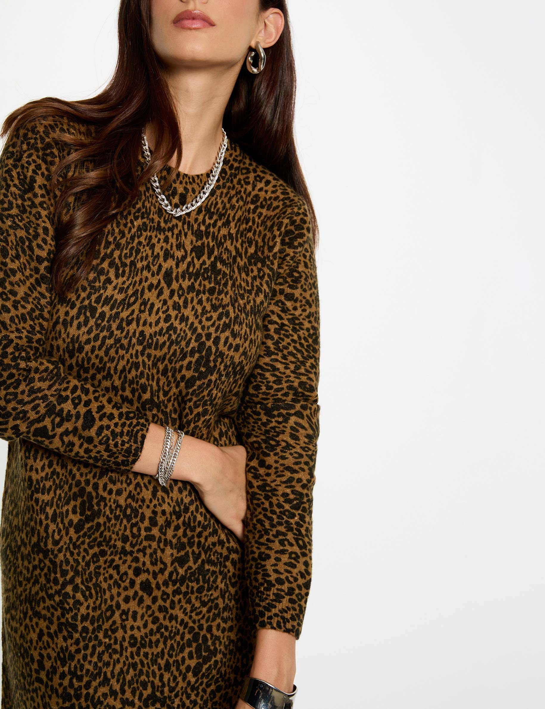 Vestido de punto estampado animal c&aacute;mel mujer