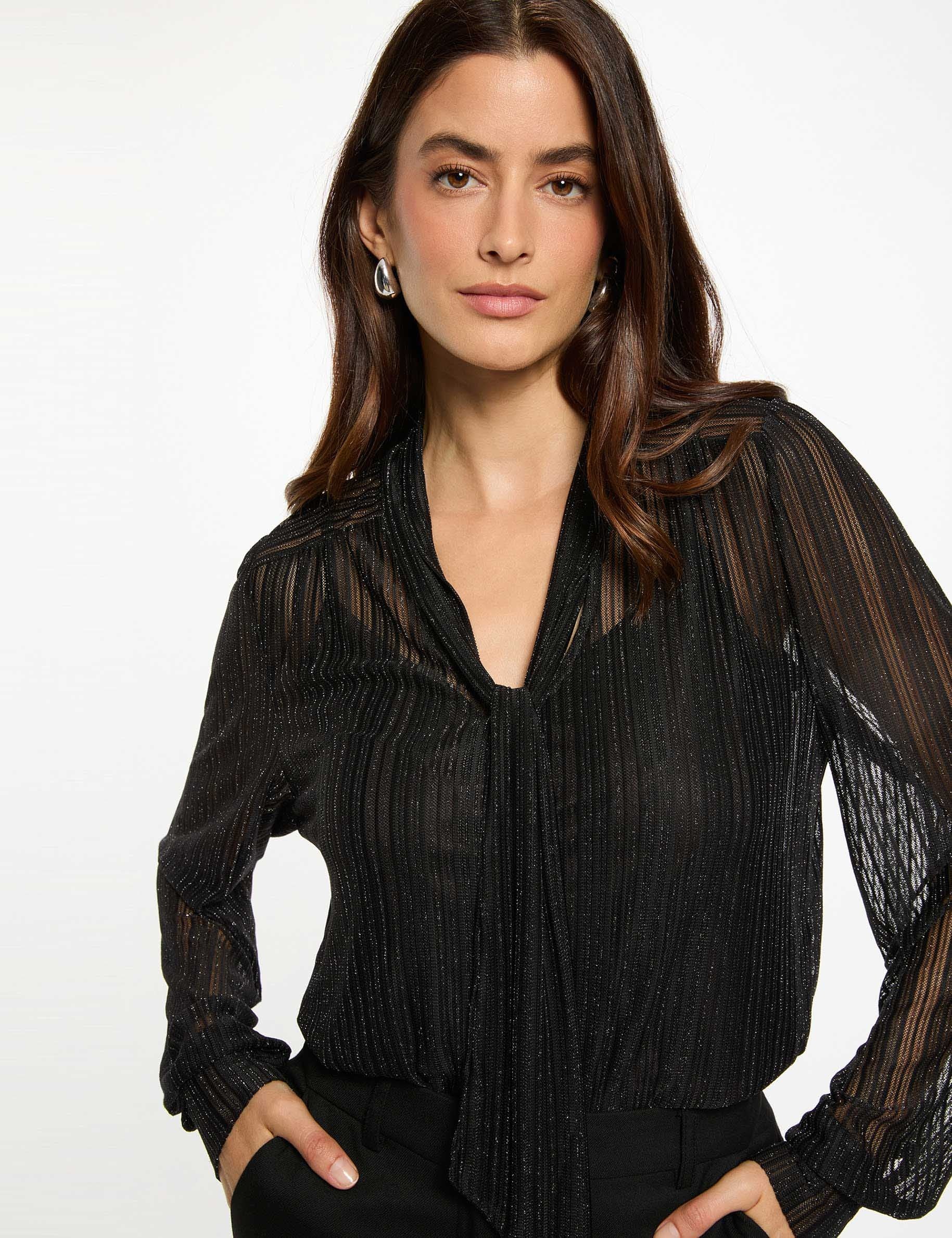 Camiseta corta con cuello lazada negro mujer