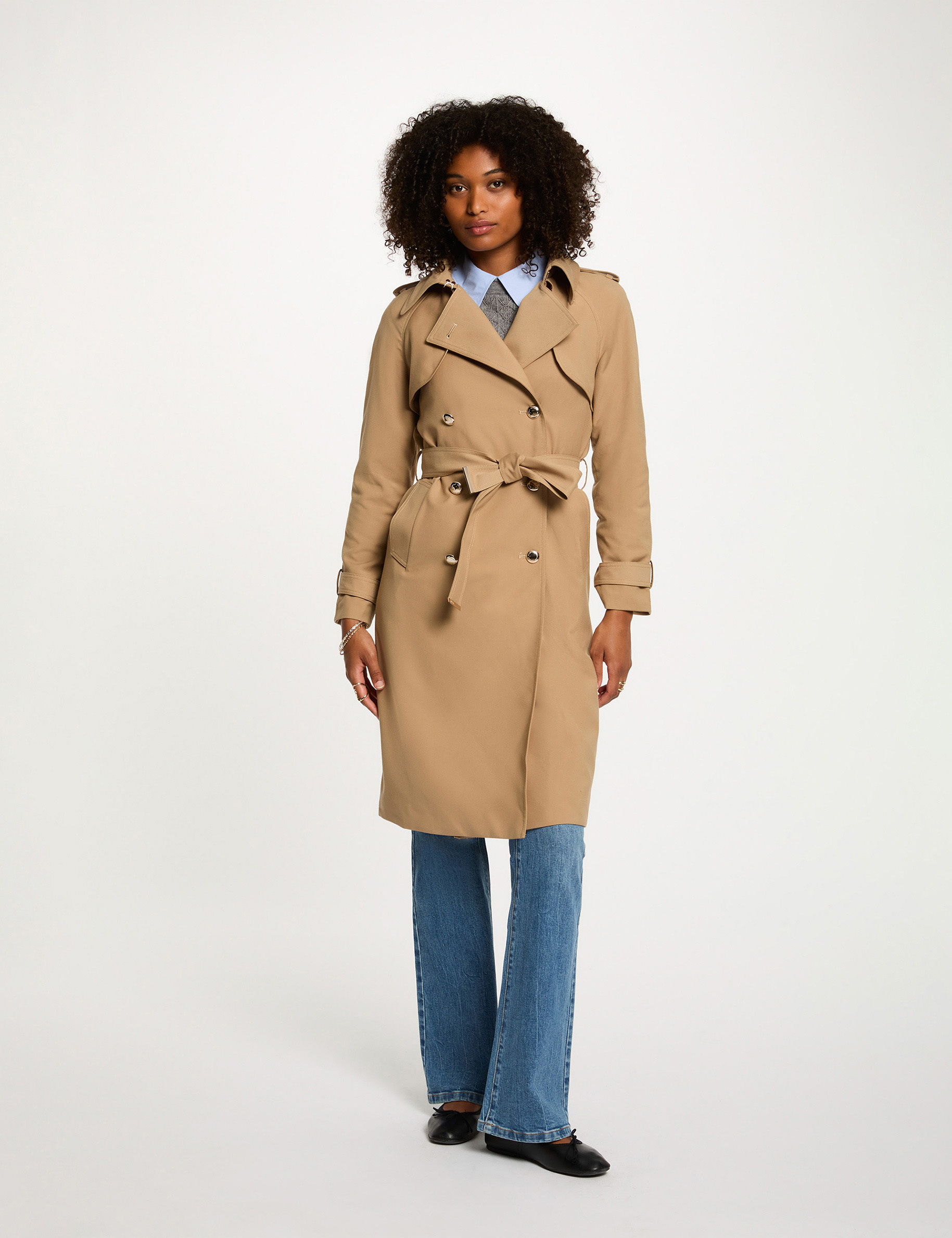 trench largo con cuello sastre beige mujer Trench largo con cuello sastre beige mujer