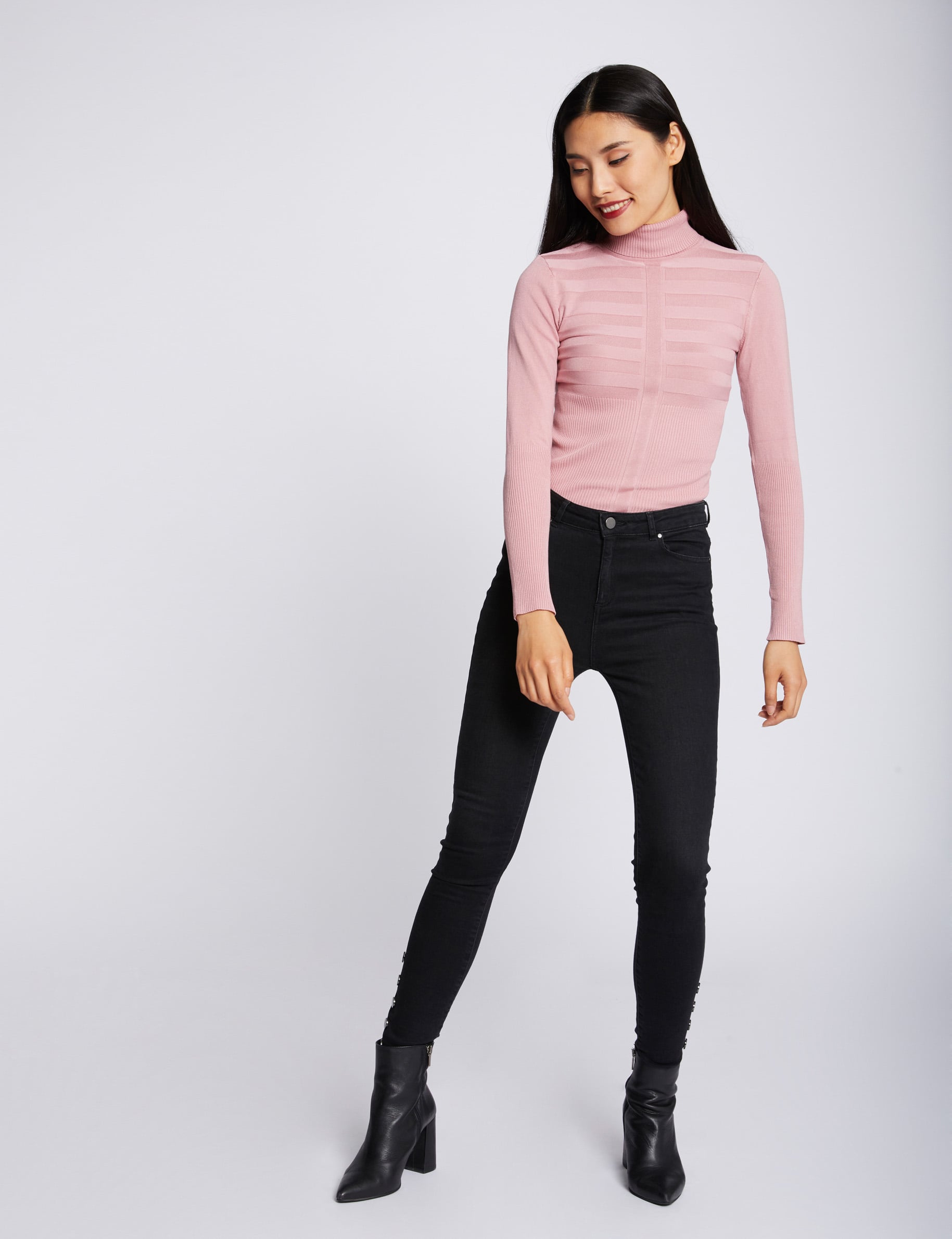 Jersey de cuello alto ajustado rosa claro mujer