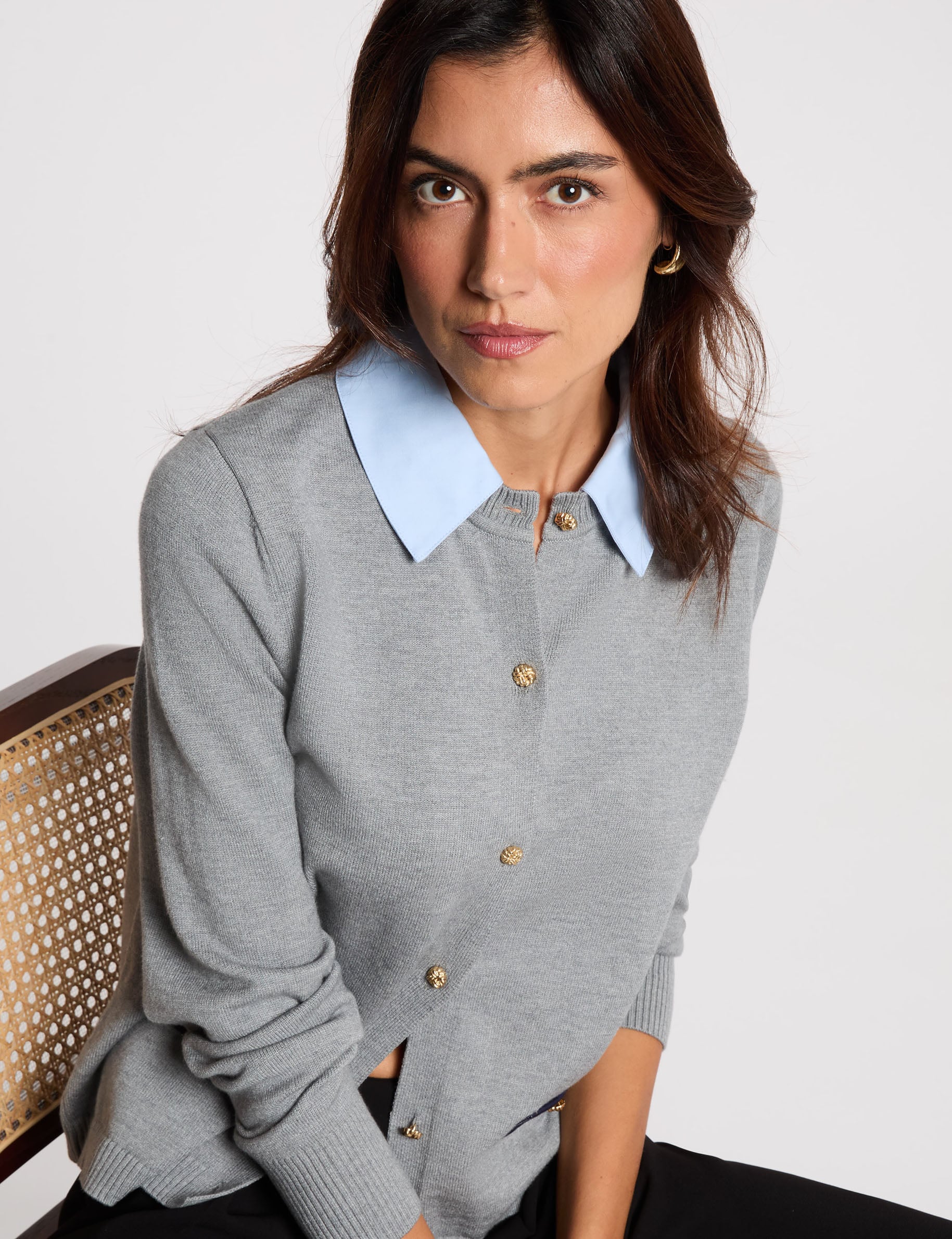 gris claro mujer