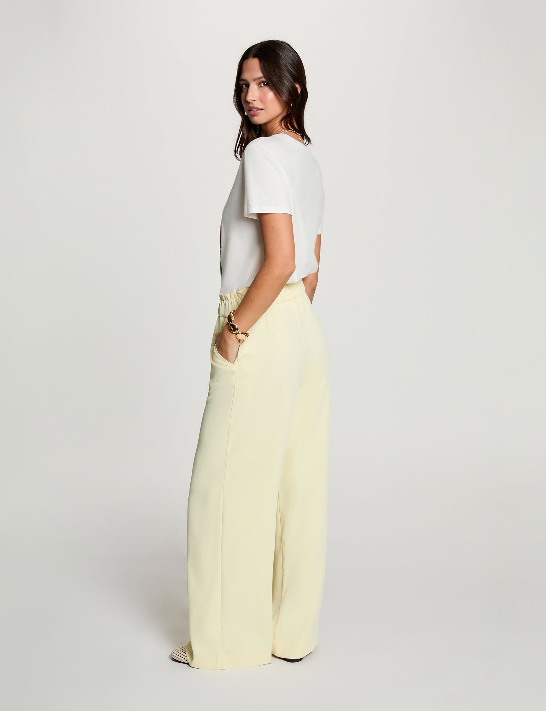 Pantal&oacute;n pernera ancha amarillo pastel mujer