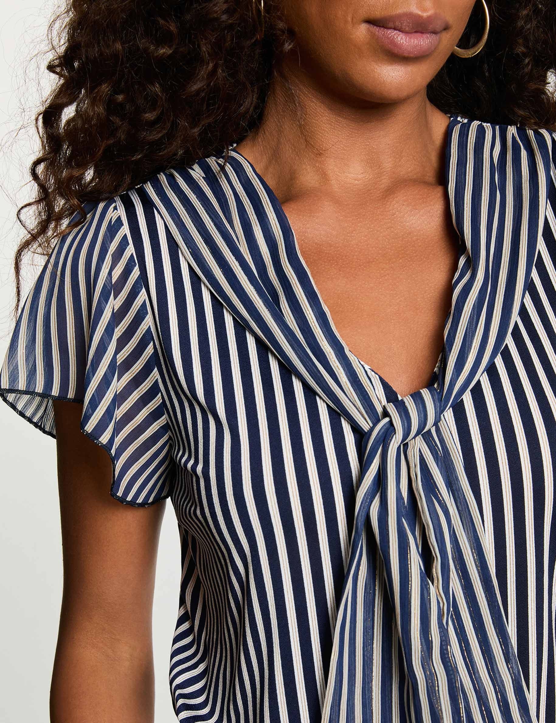 Camiseta con cuello lazada azul marino mujer