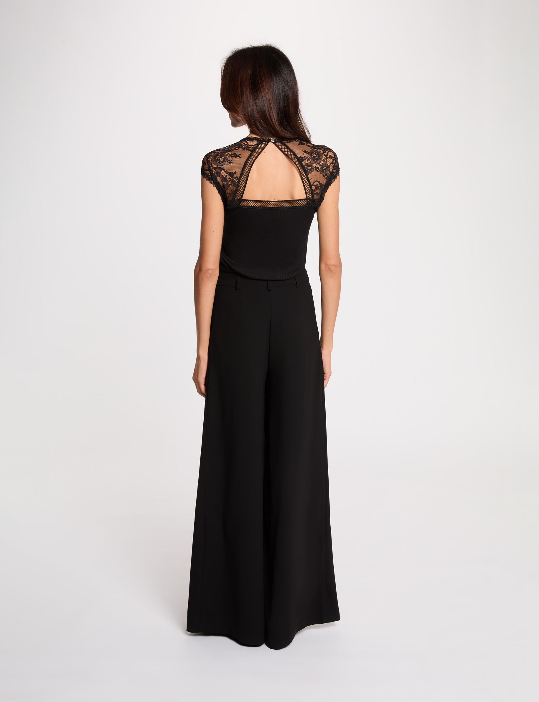 Camiseta de encaje con cuello redondo negro mujer
