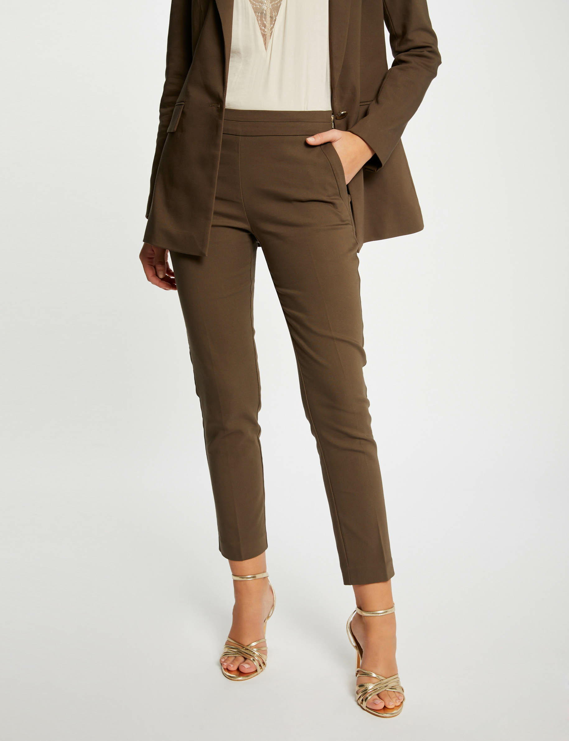 Pantalón cigarette estilo corto mujer Pantalón cigarette estilo corto mujer