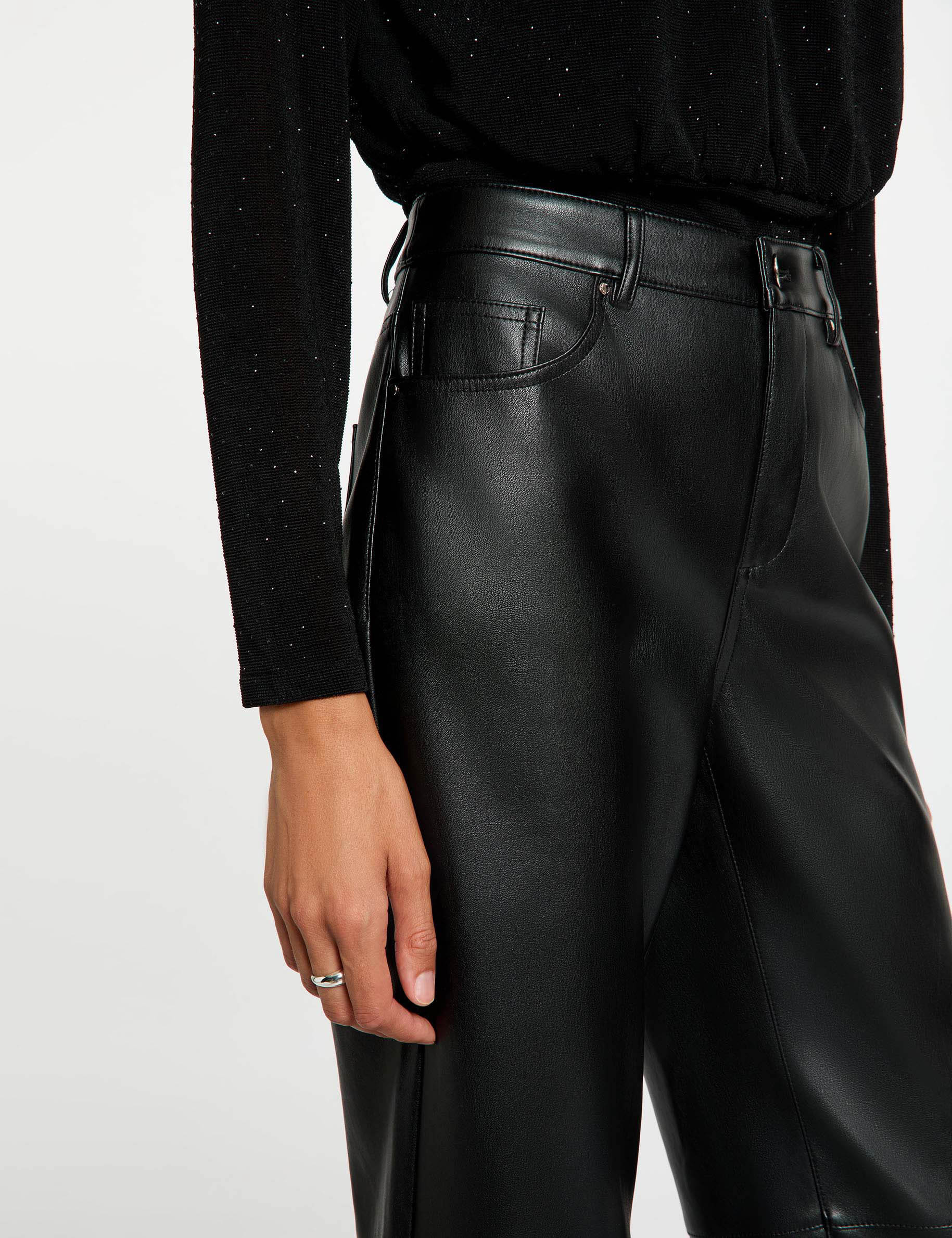 Pantal&oacute;n bootcut de cuero sint&eacute;tico negro mujer