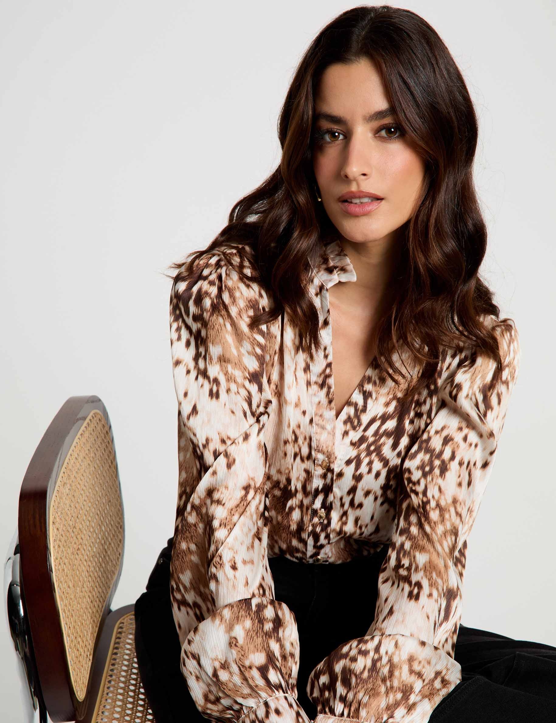 Camisa estampada con cuello en v multicolor mujer