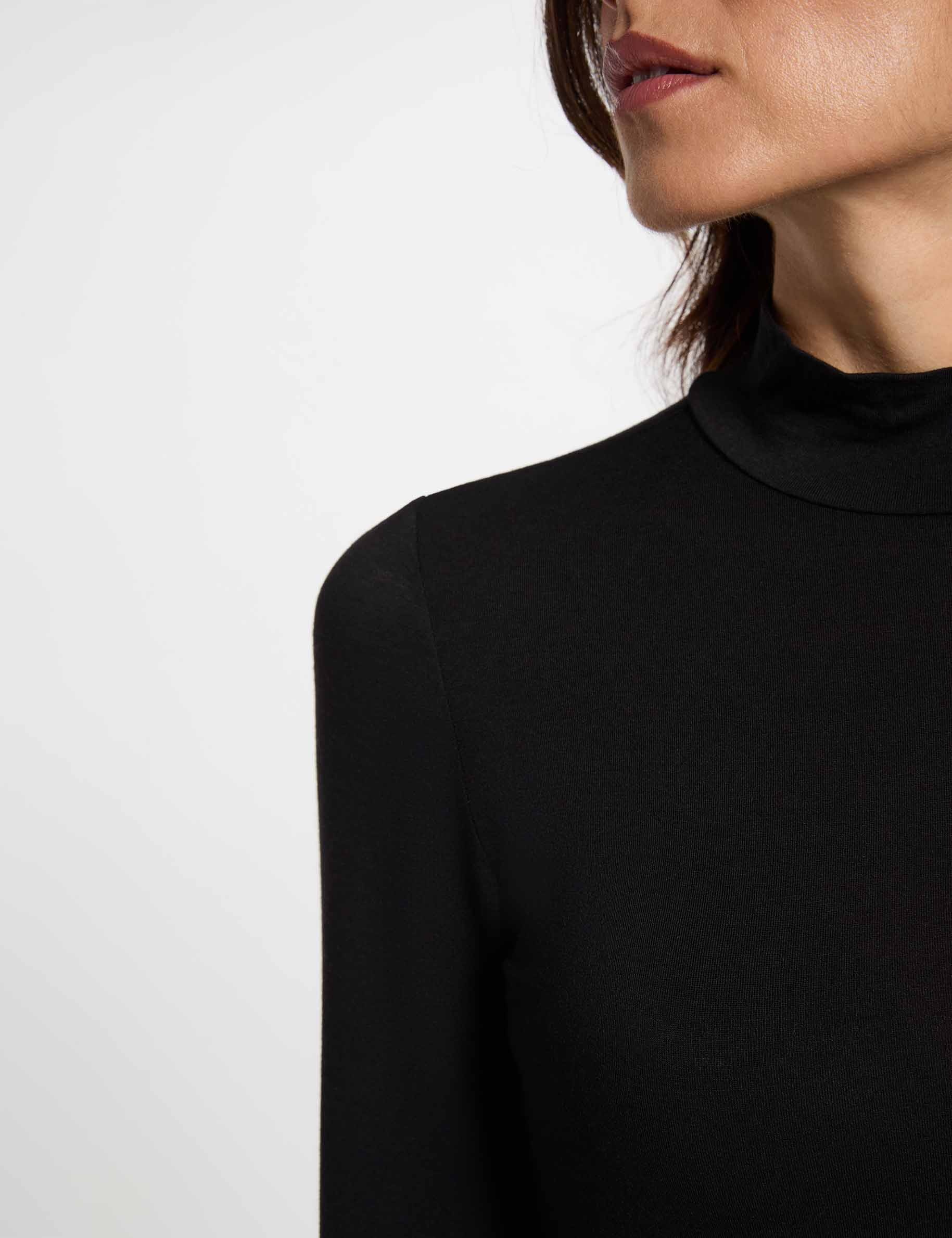 Camiseta cuello alto manga larga negro mujer