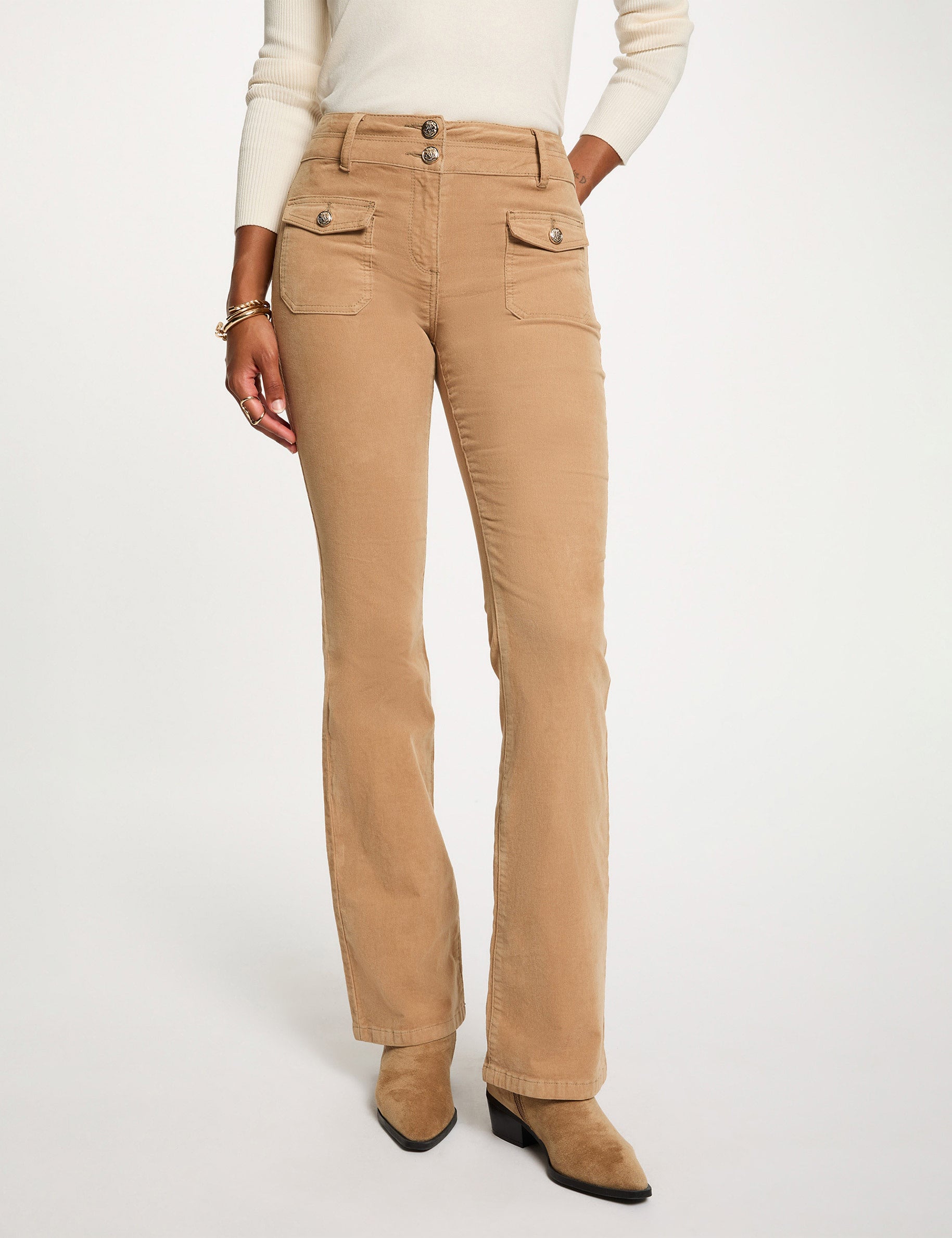 Pantal&oacute;n ajustado terciopelo arena mujer