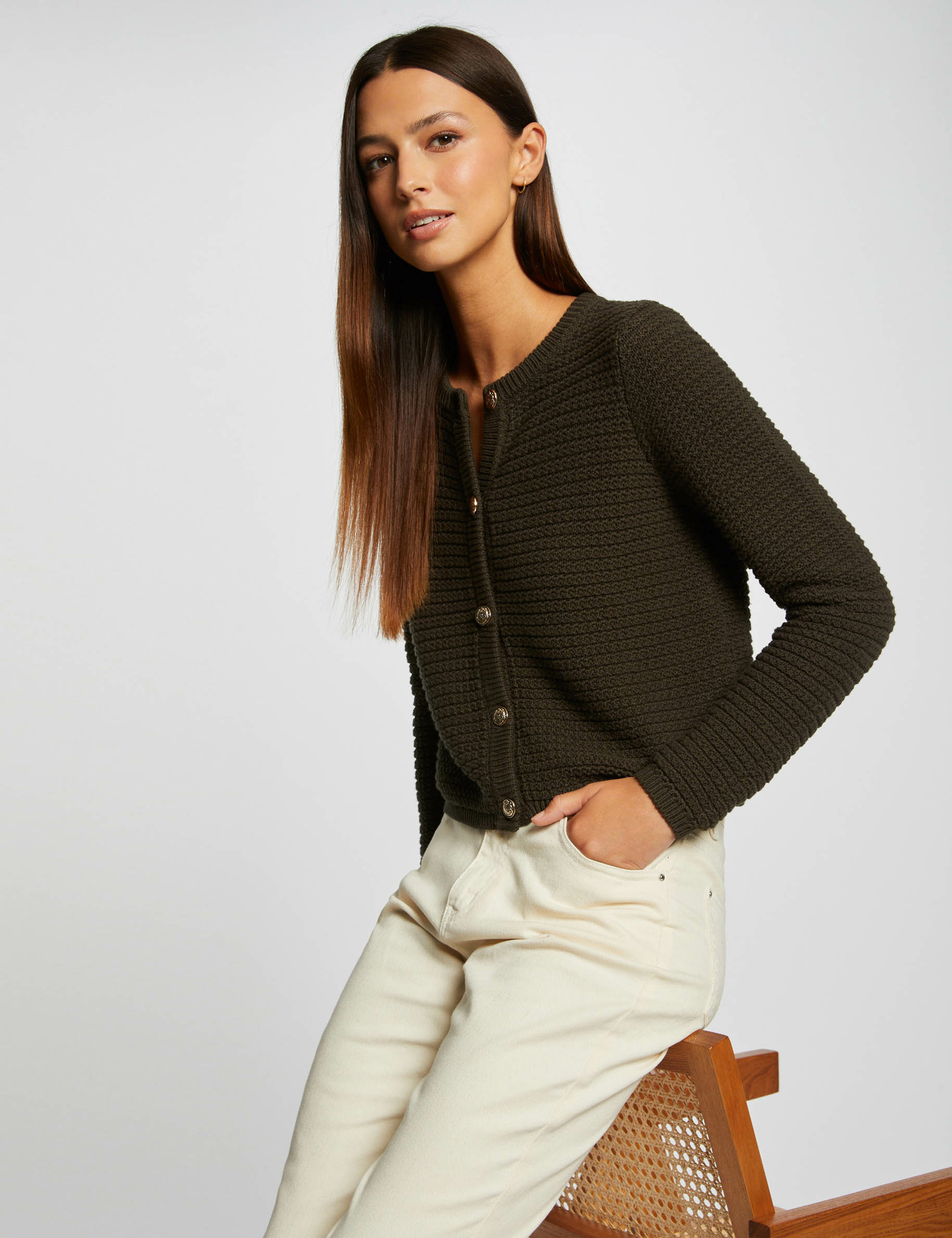 cardigan corto abotonado cuello redondo verde oscuro mujer Cárdigan corto abotonado cuello redondo verde oscuro mujer