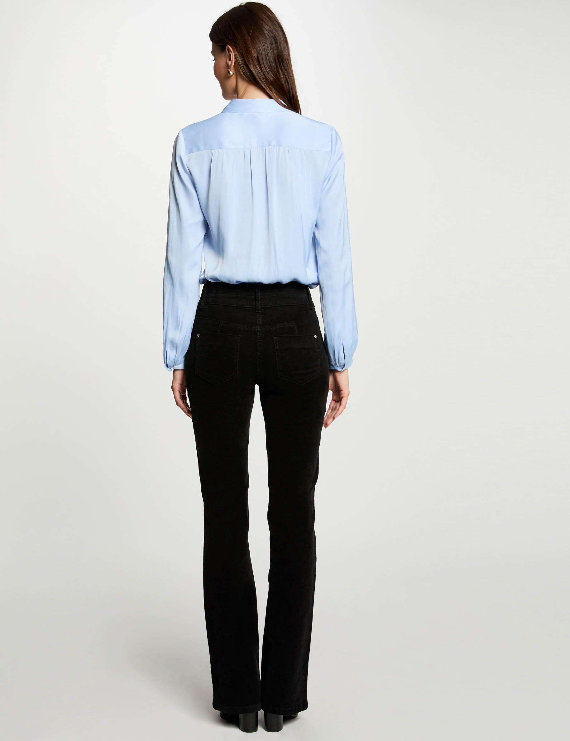 Pantal&oacute;n ajustado terciopelo negro mujer